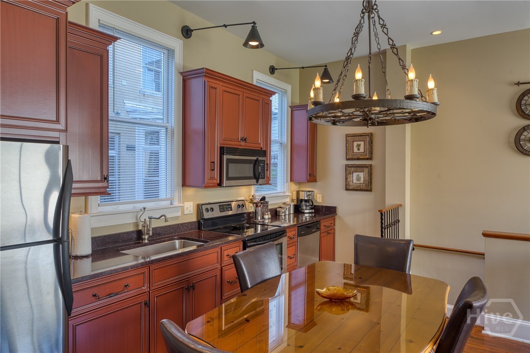 14 E Taylor Street, Savannah, GA, 31401