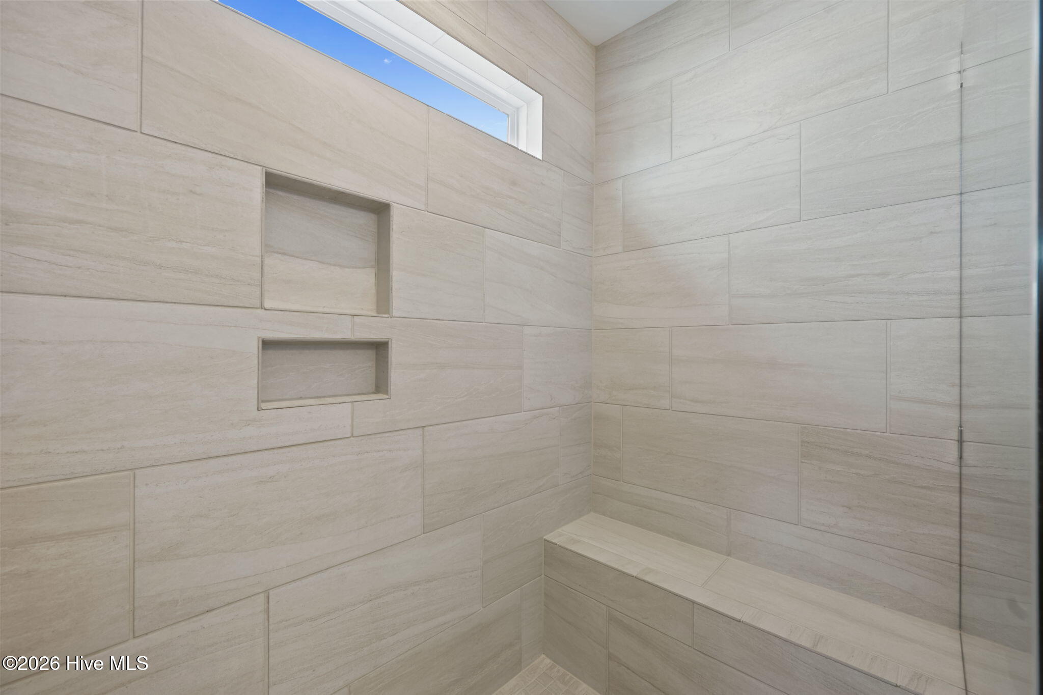 100564361 | Photo 35