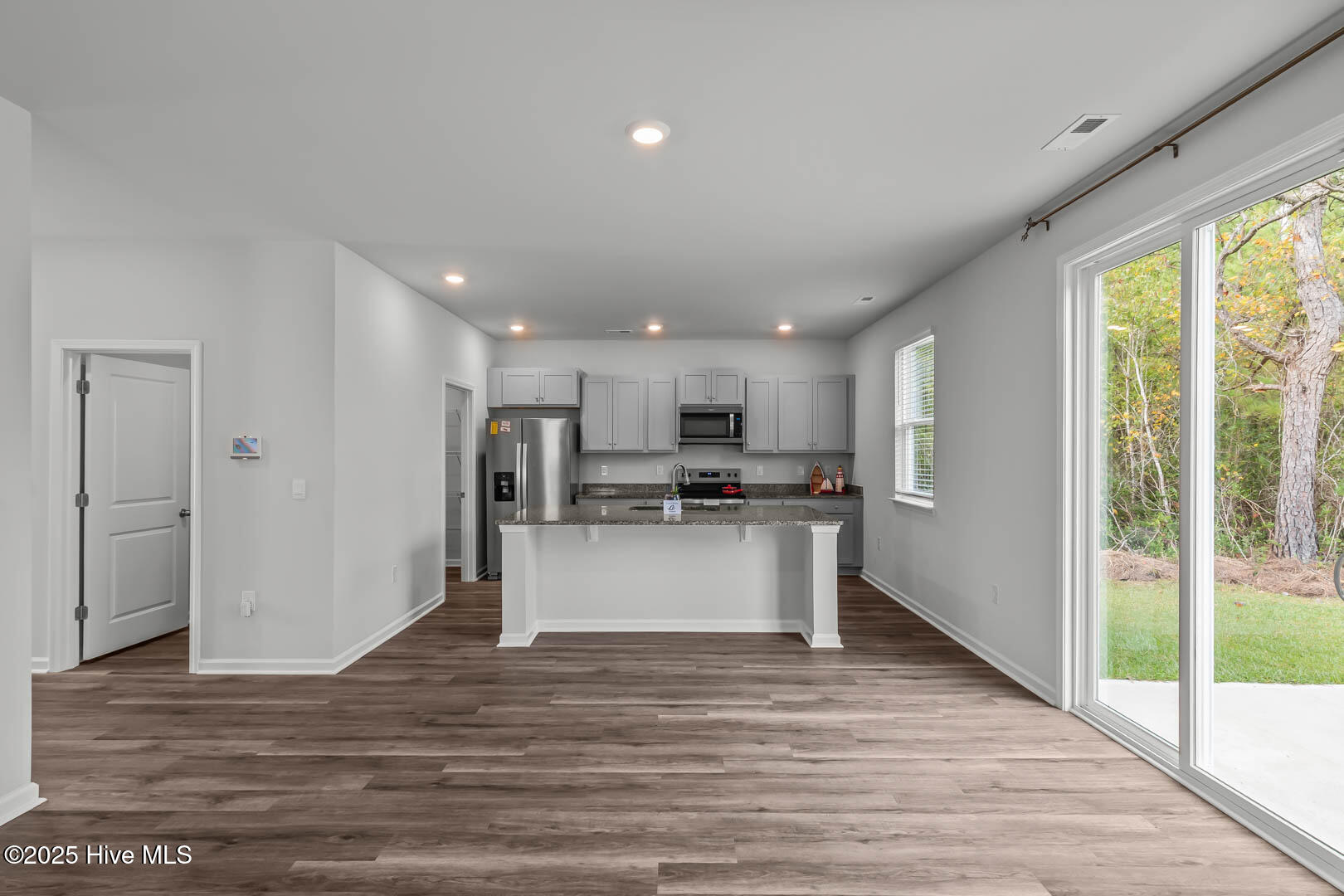 100538929 | Photo 12