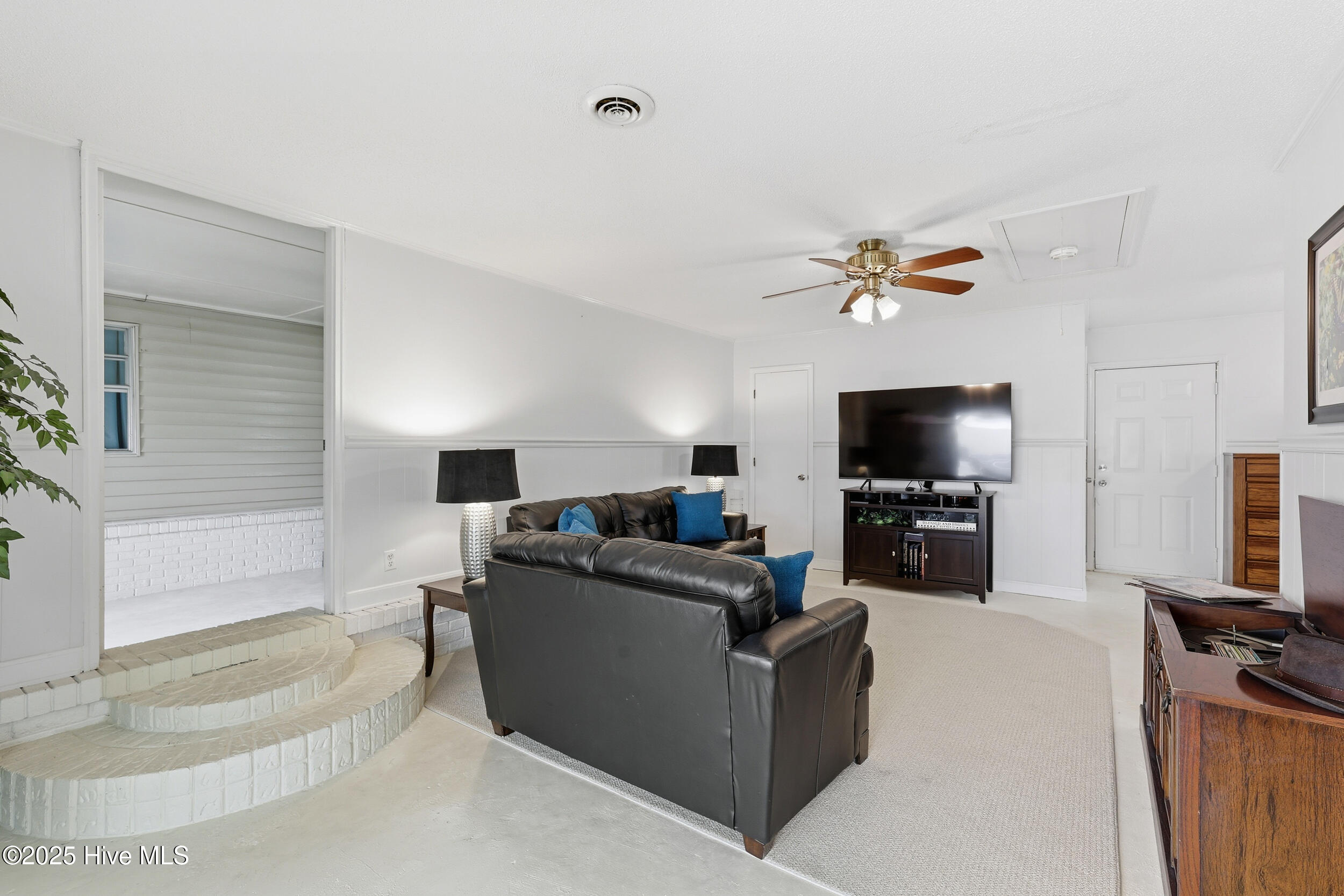 100536574 | Photo 14