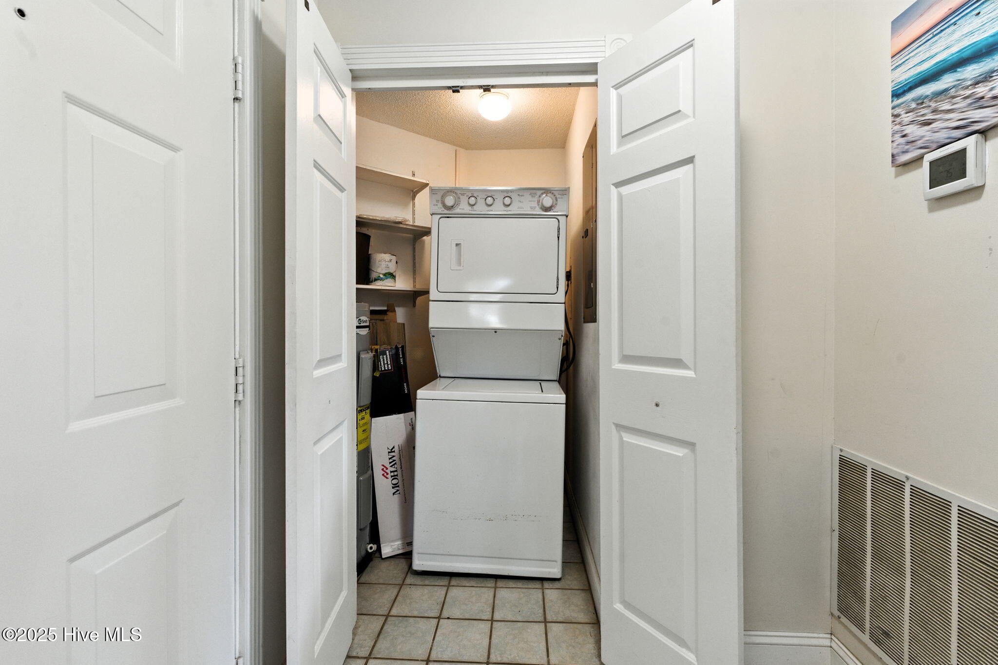 100527104 | Photo 30