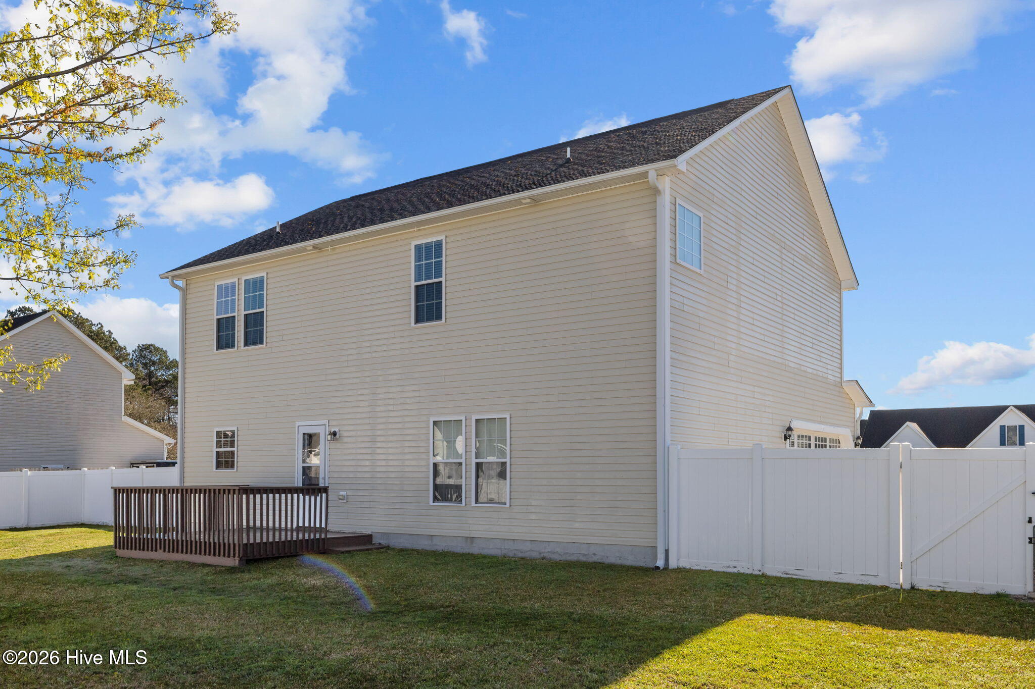 100560310 | Photo 36