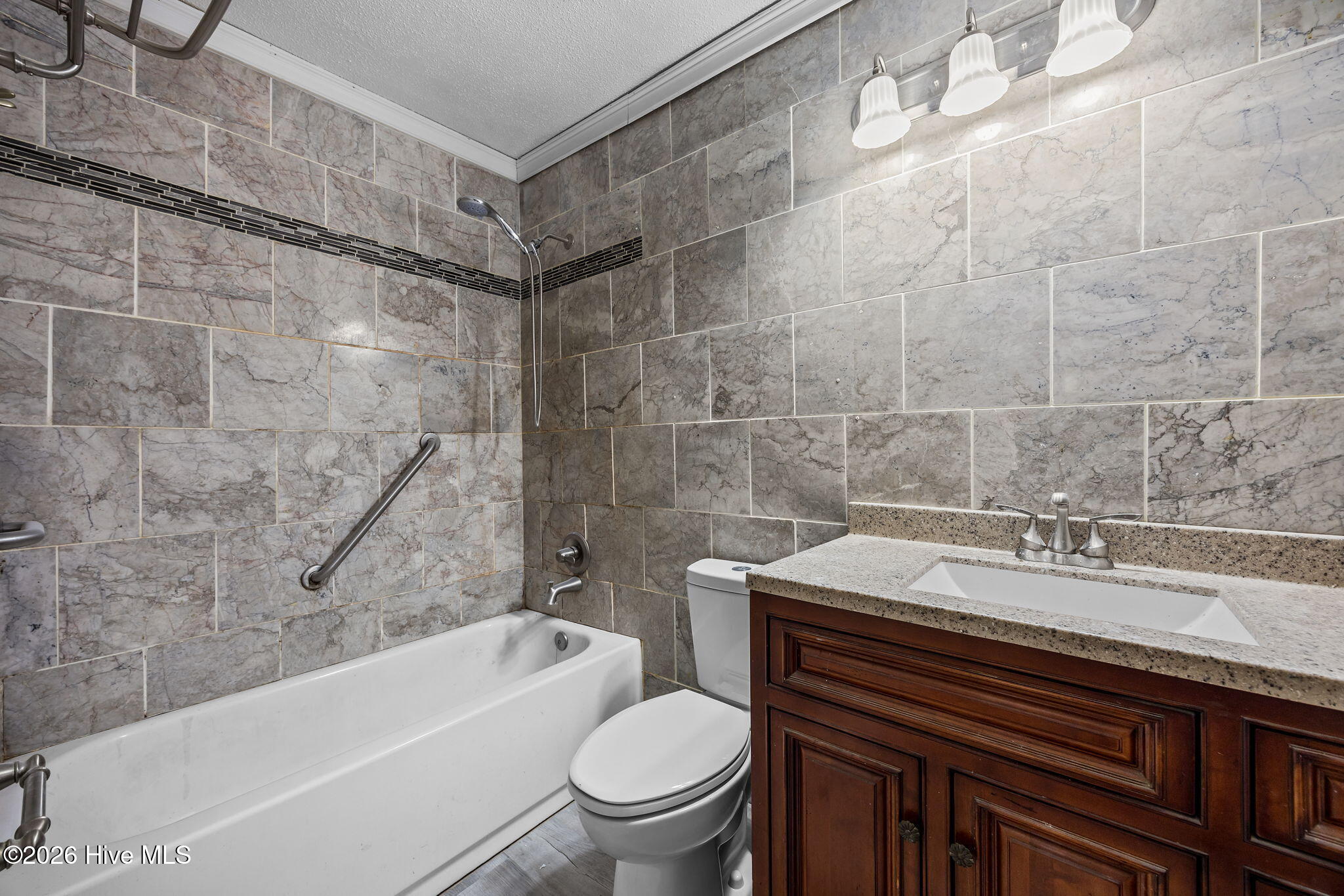 100549992 | Photo 15