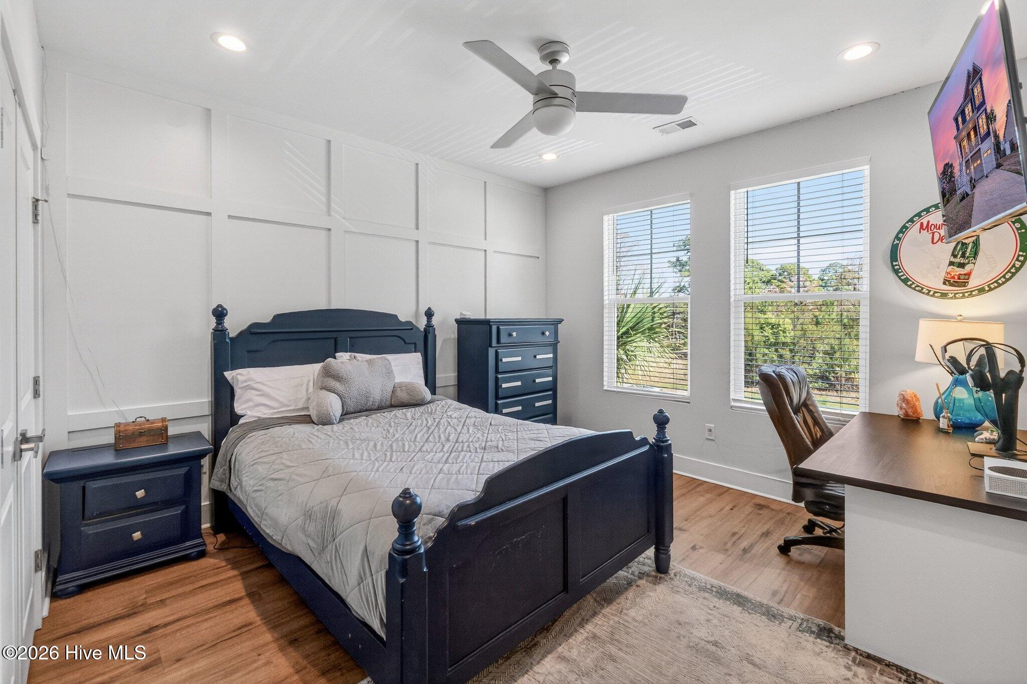 100561460 | Photo 18