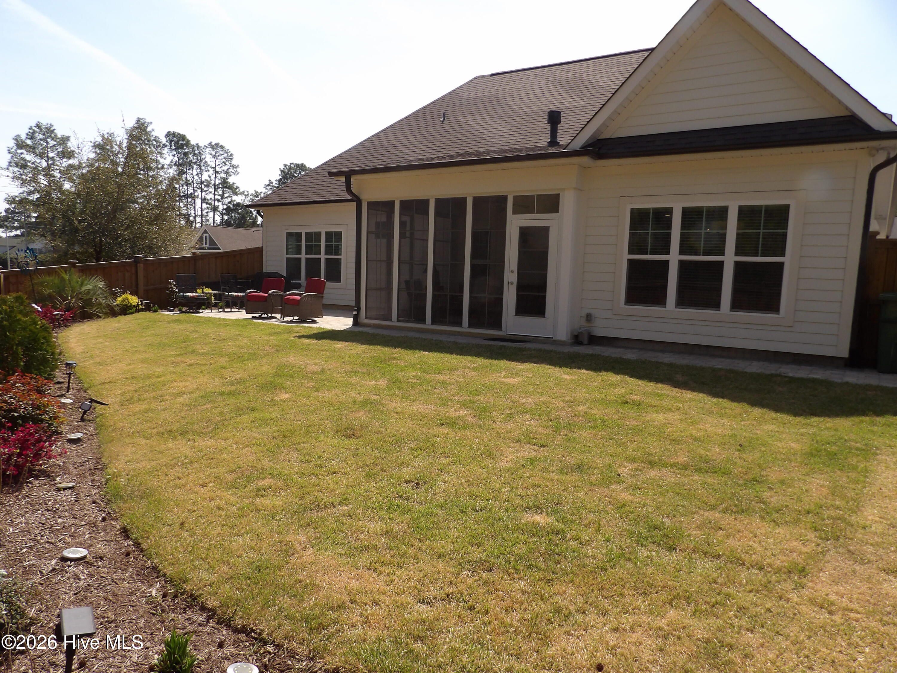 100561891 | Photo 53