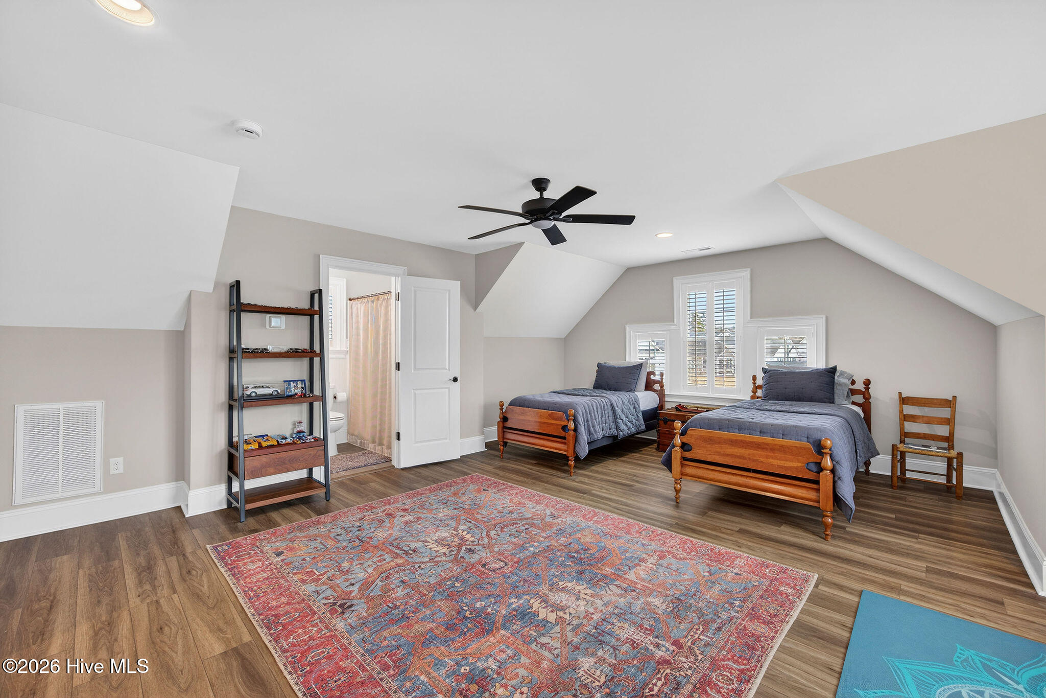 100556819 | Photo 28