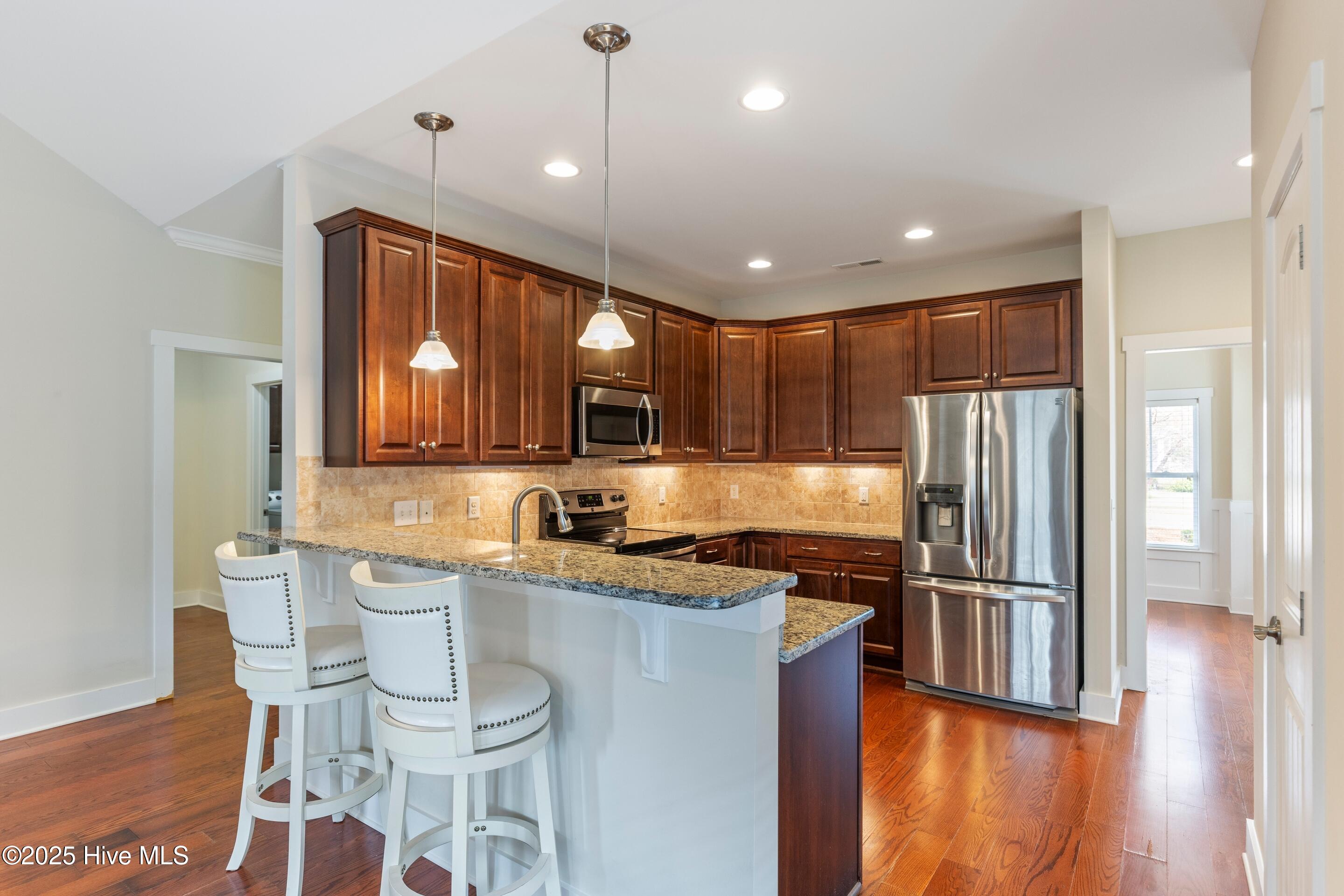 100542778 | Photo 14