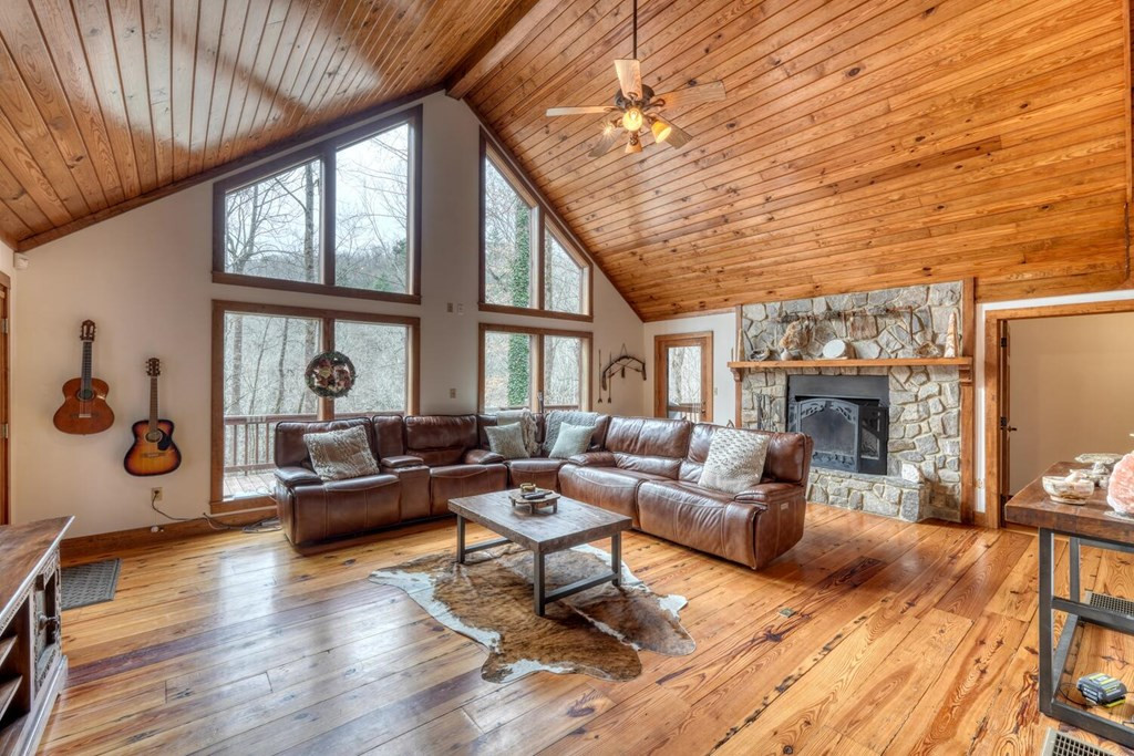 3rd image of 575 Carolina Springs Ln, Franklin, NC 28734 | MLS# 98544550