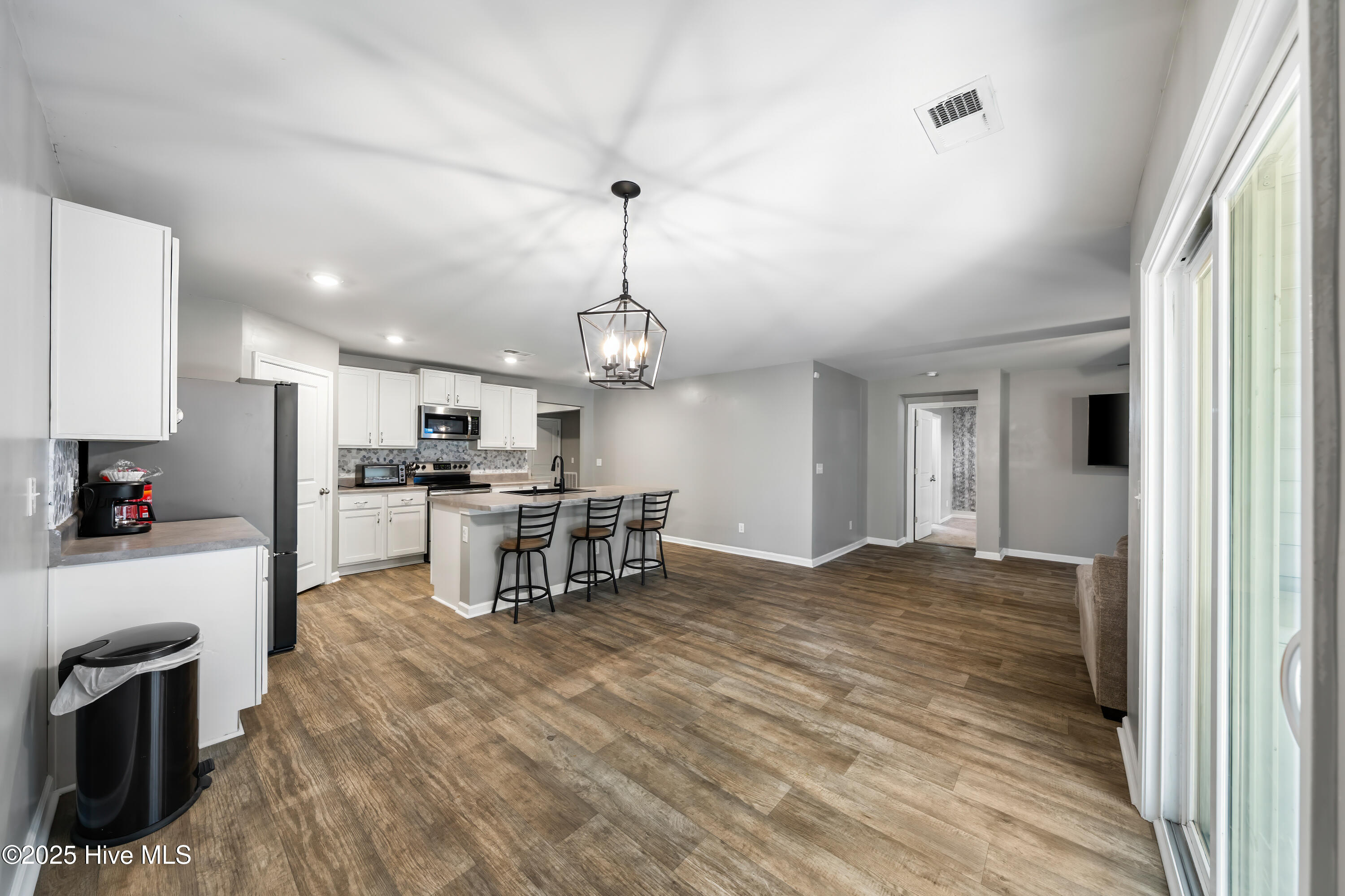 100538063 | Photo 30