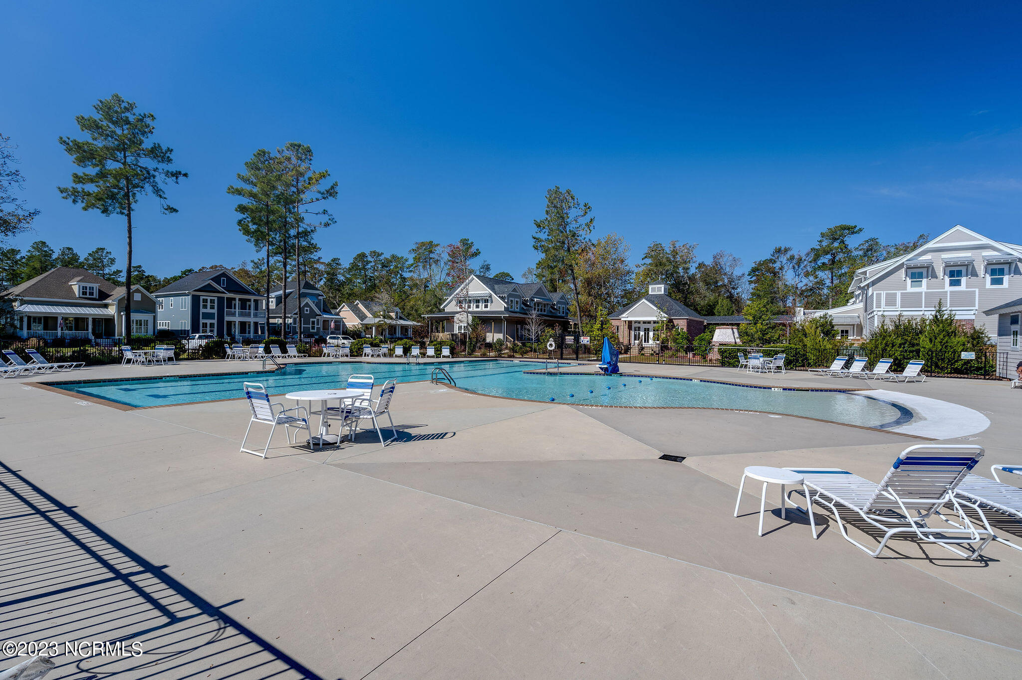 100568046 | Photo 75