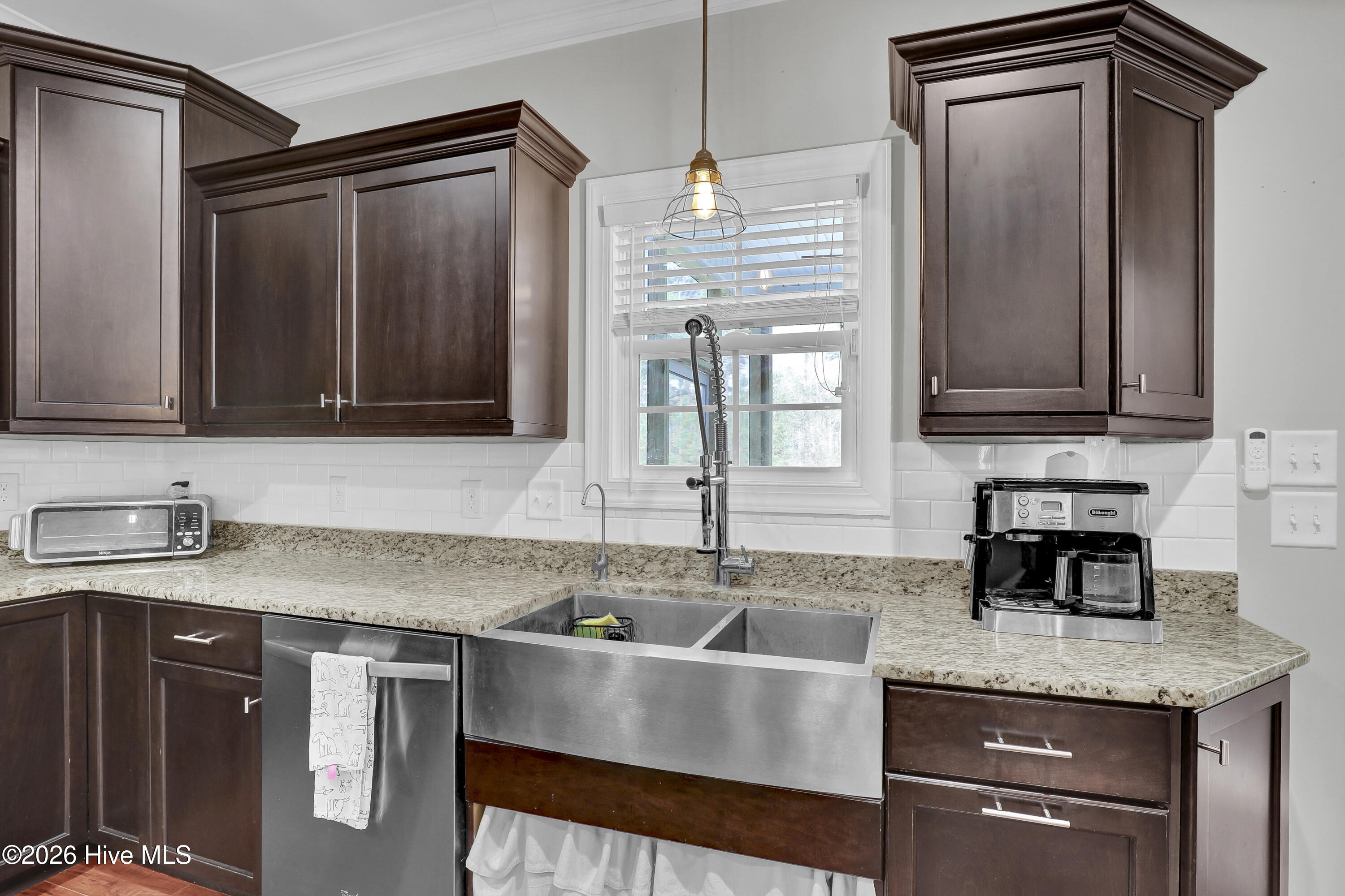 100562541 | Photo 11