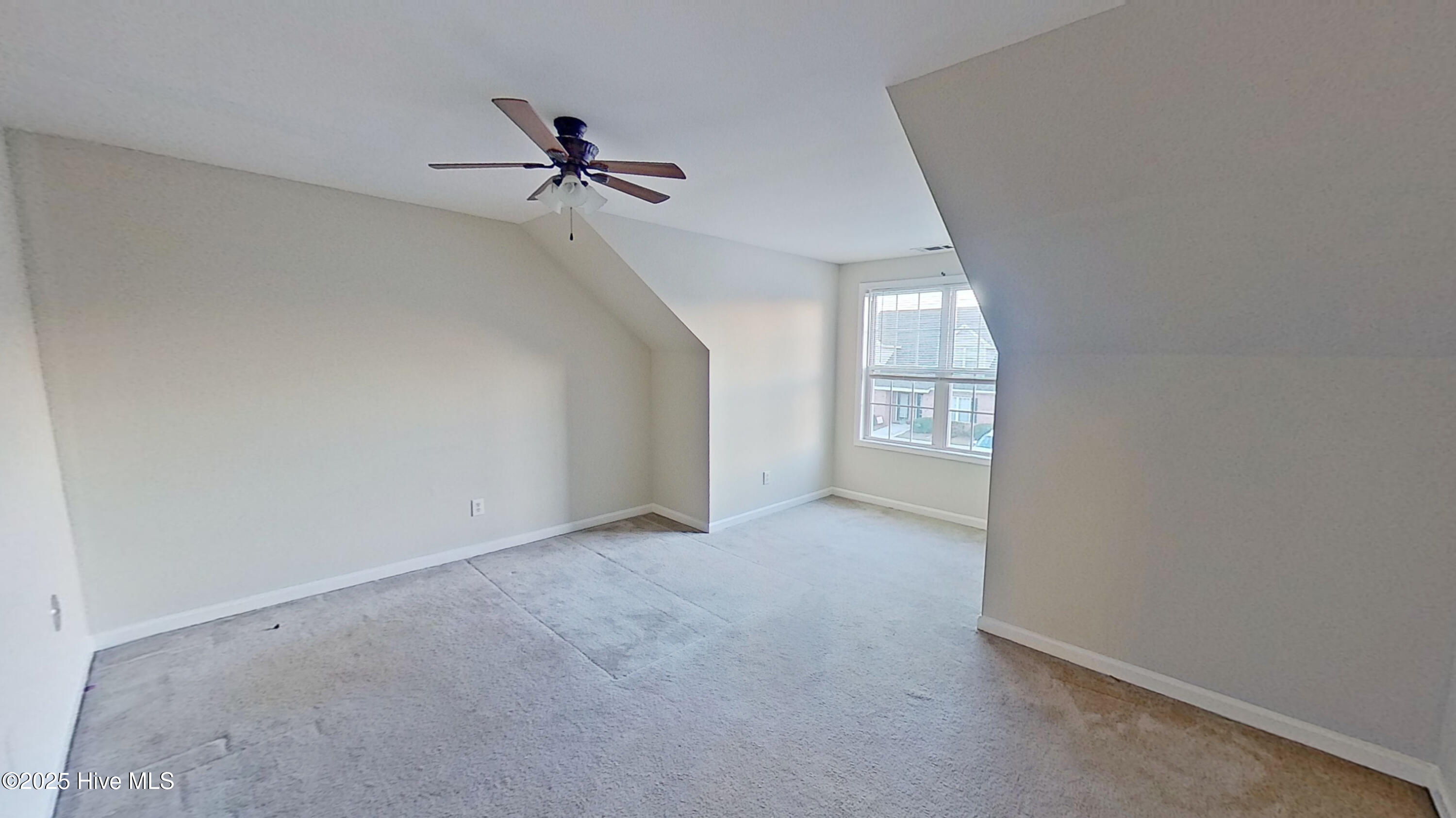 100543632 | Photo 18