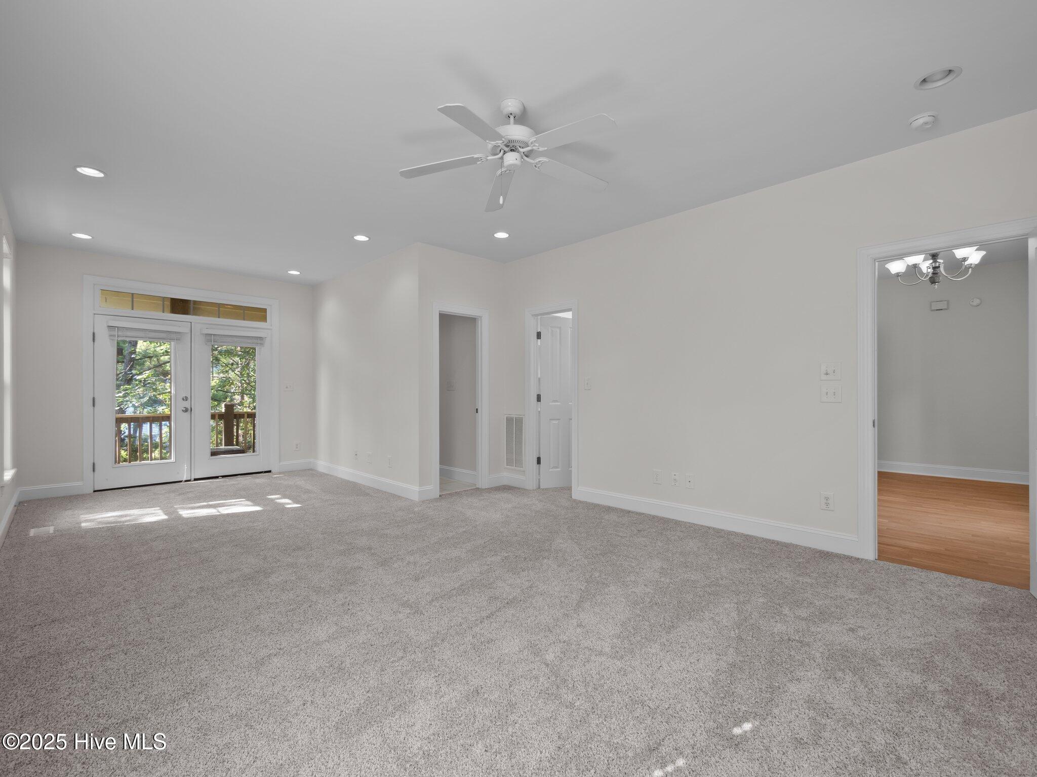 100518679 | Photo 28