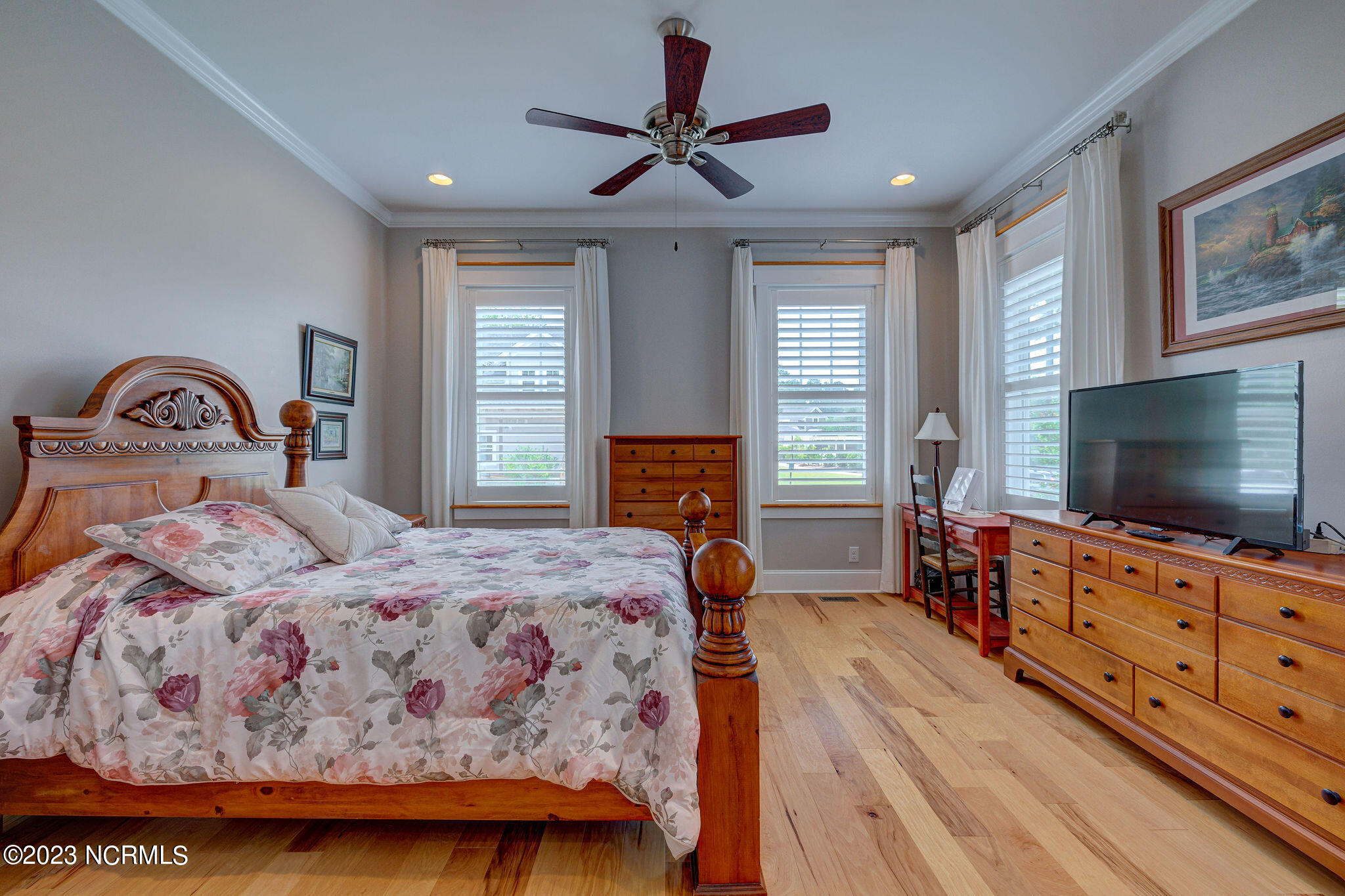 100568046 | Photo 43