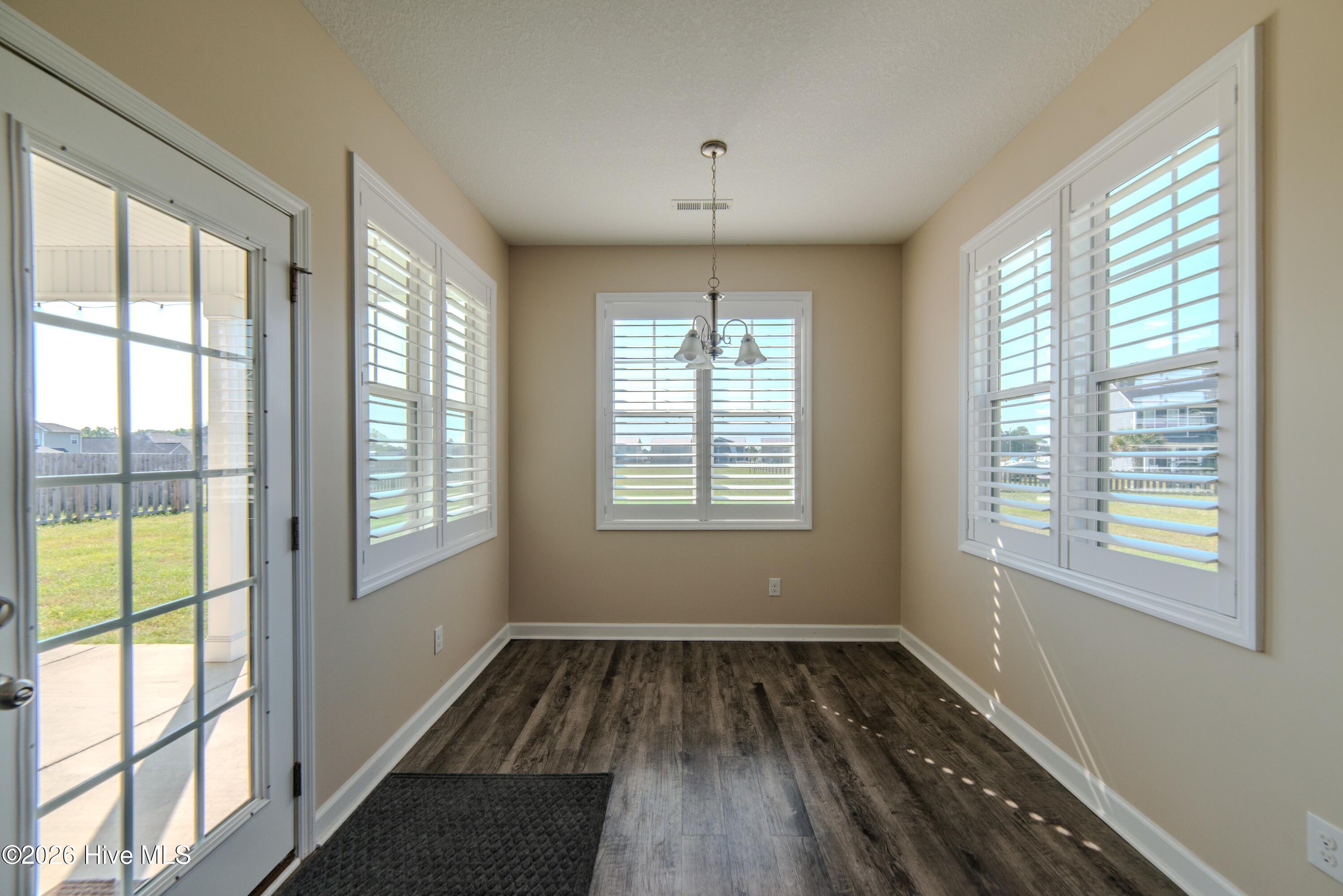 100568858 | Photo 10