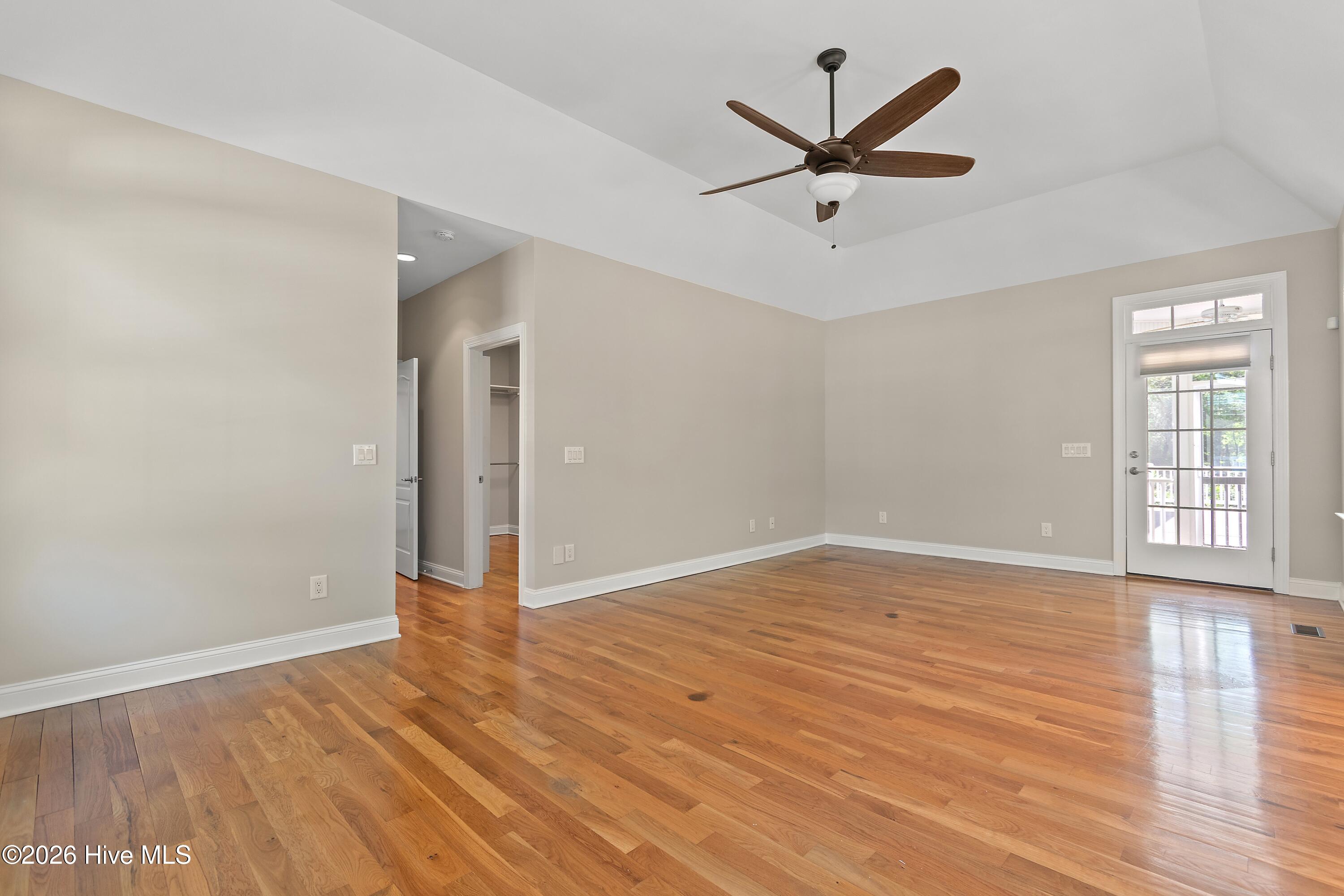 100568662 | Photo 26