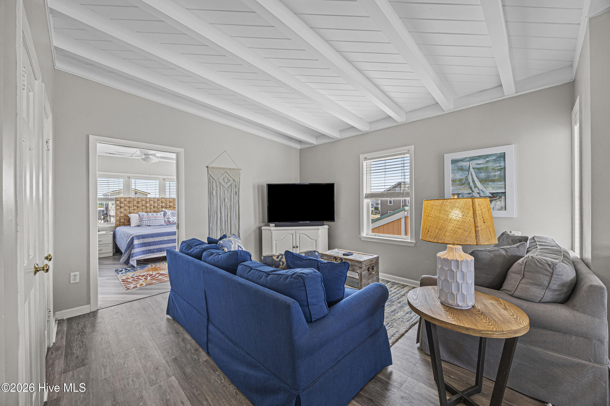 100568545 | Photo 24