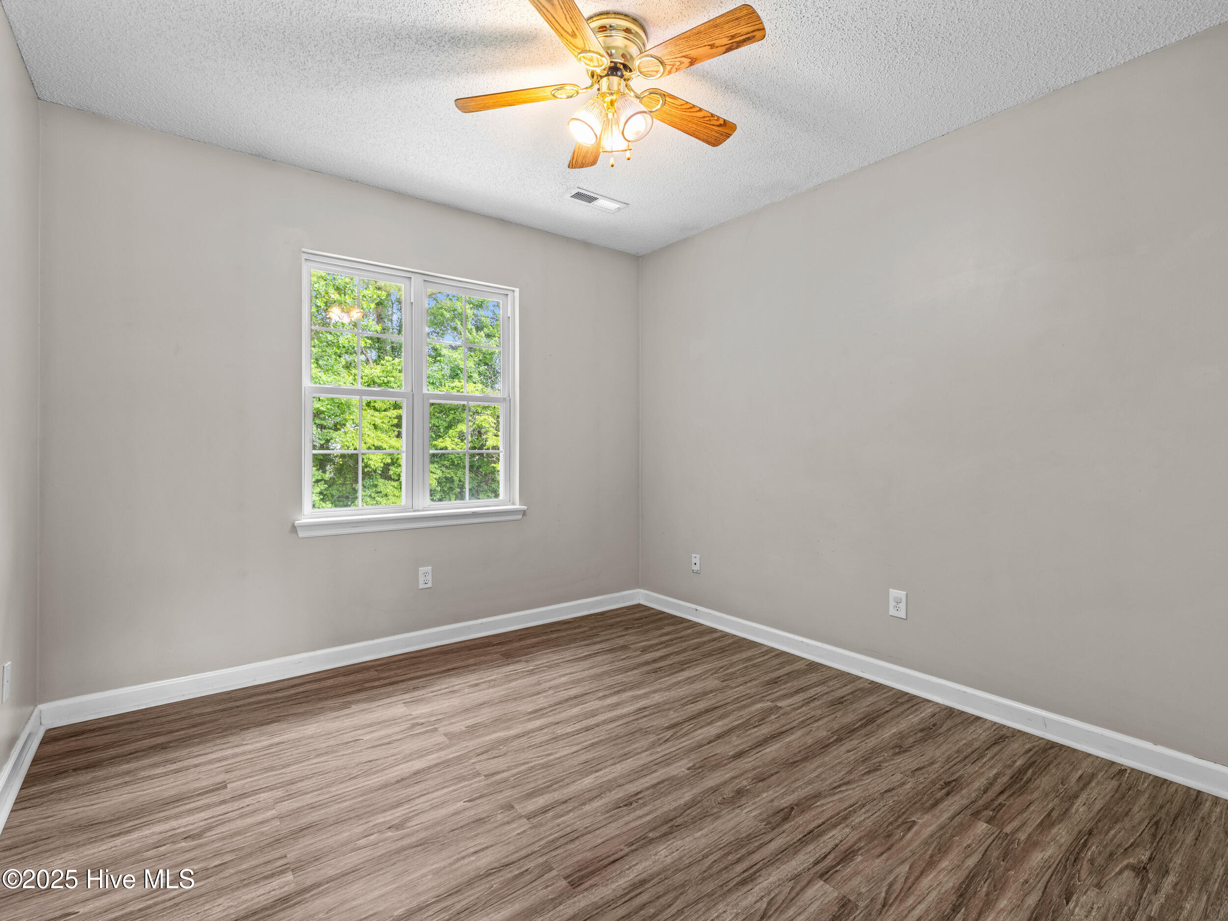 100554828 | Photo 41