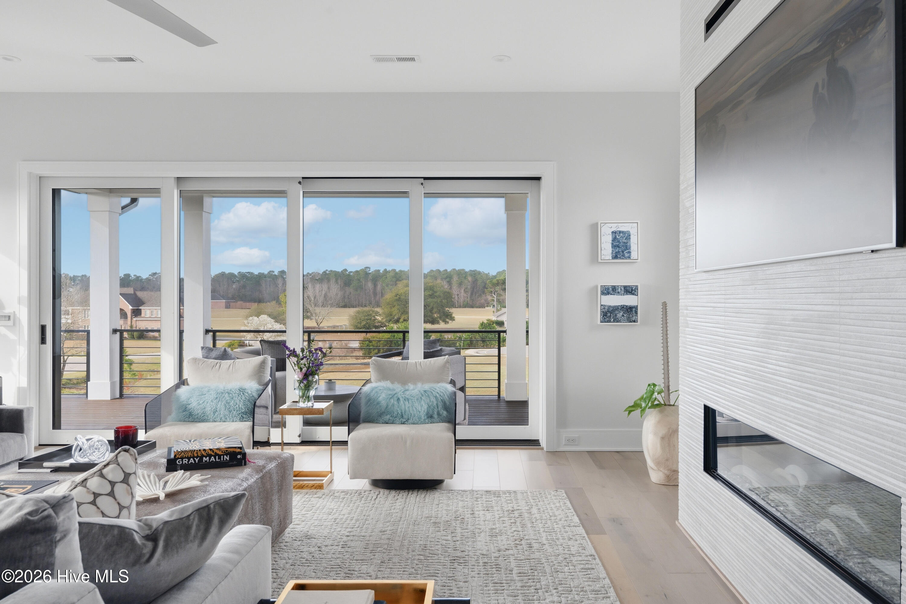 100567165 | Photo 18