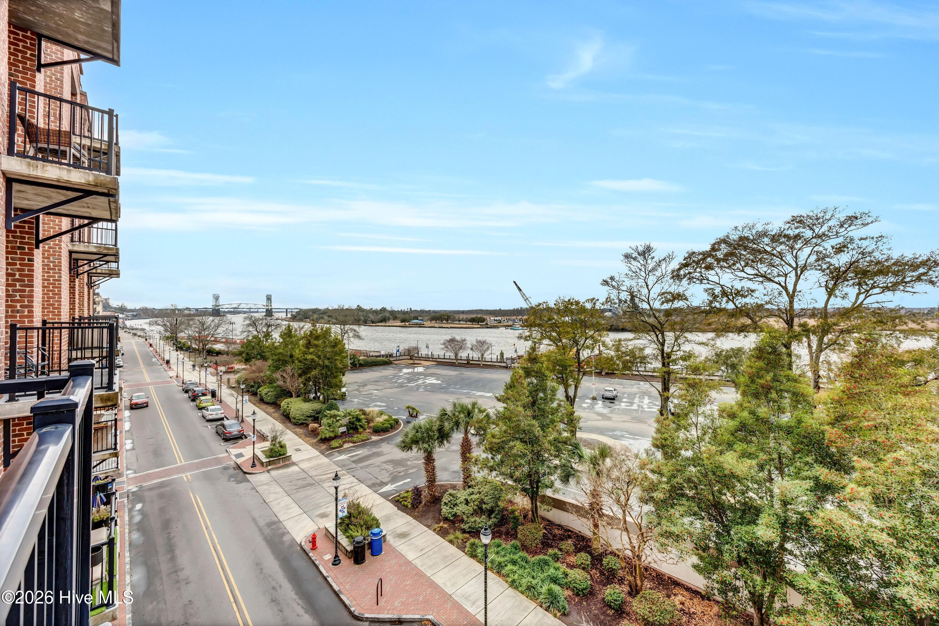 100553236 | Photo 28