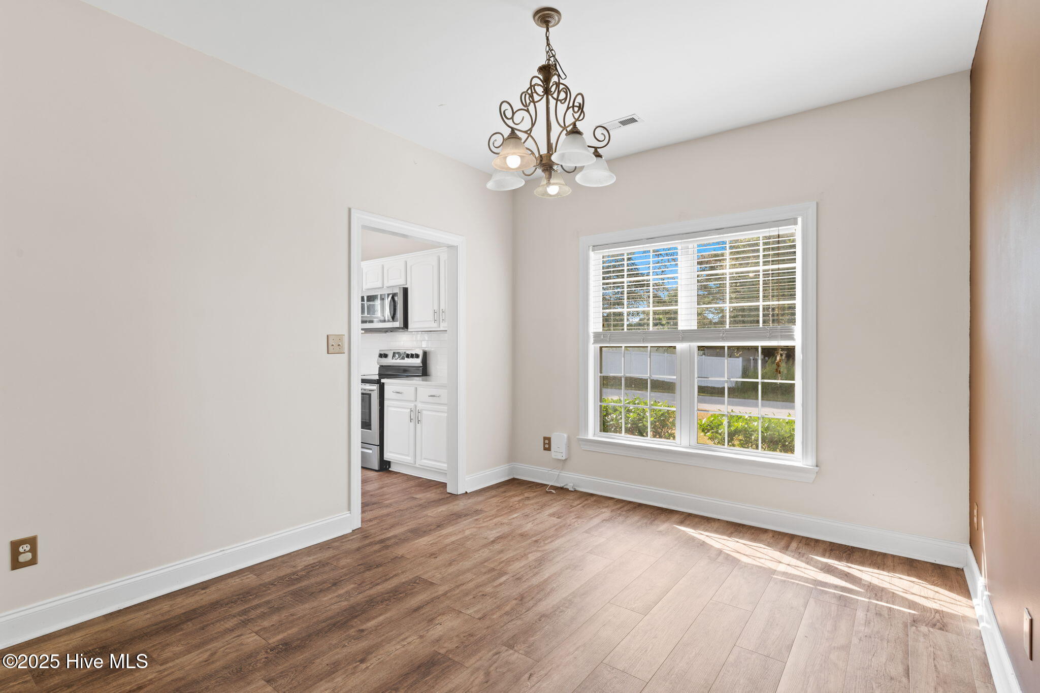 100532081 | Photo 37