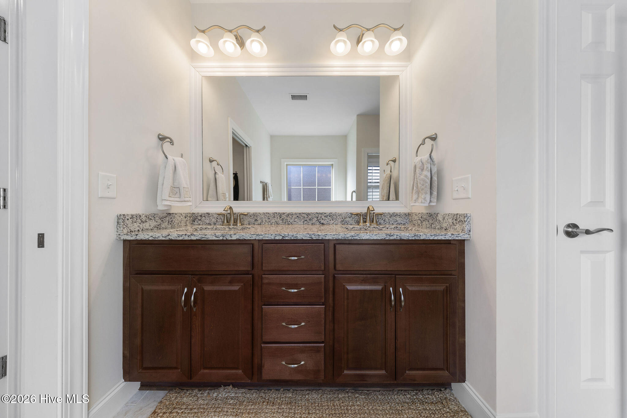 100564801 | Photo 20