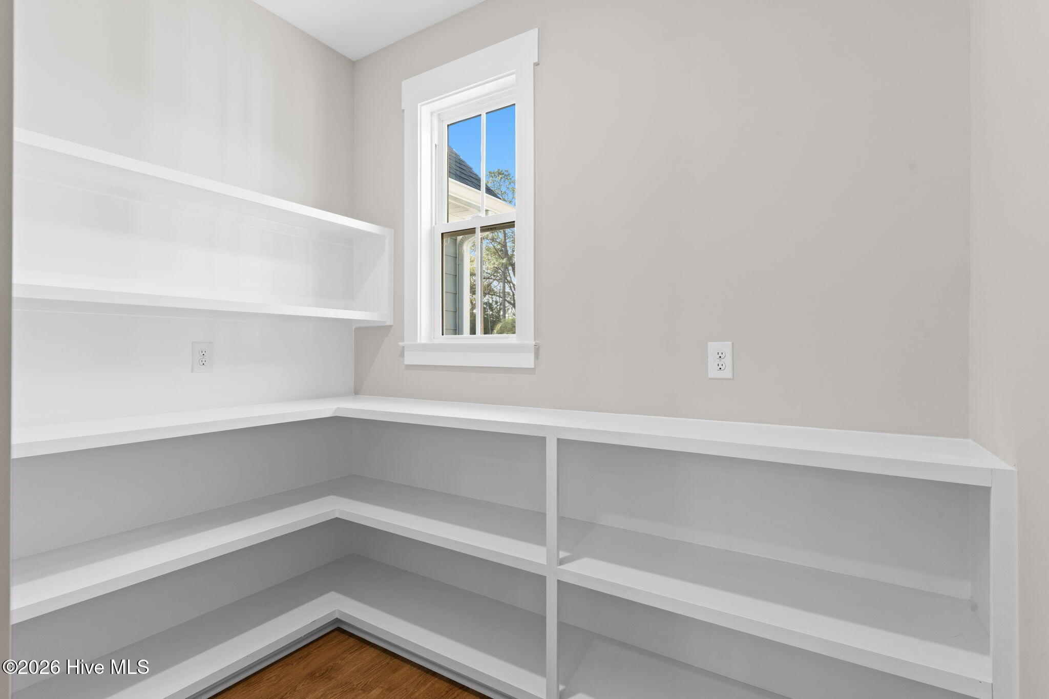 100558112 | Photo 20