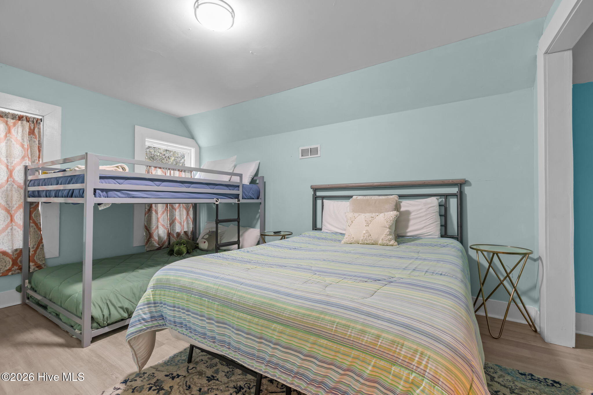 100552691 | Photo 24