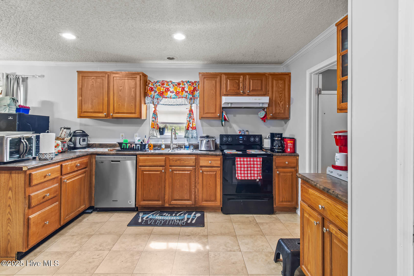 100528687 | Photo 16