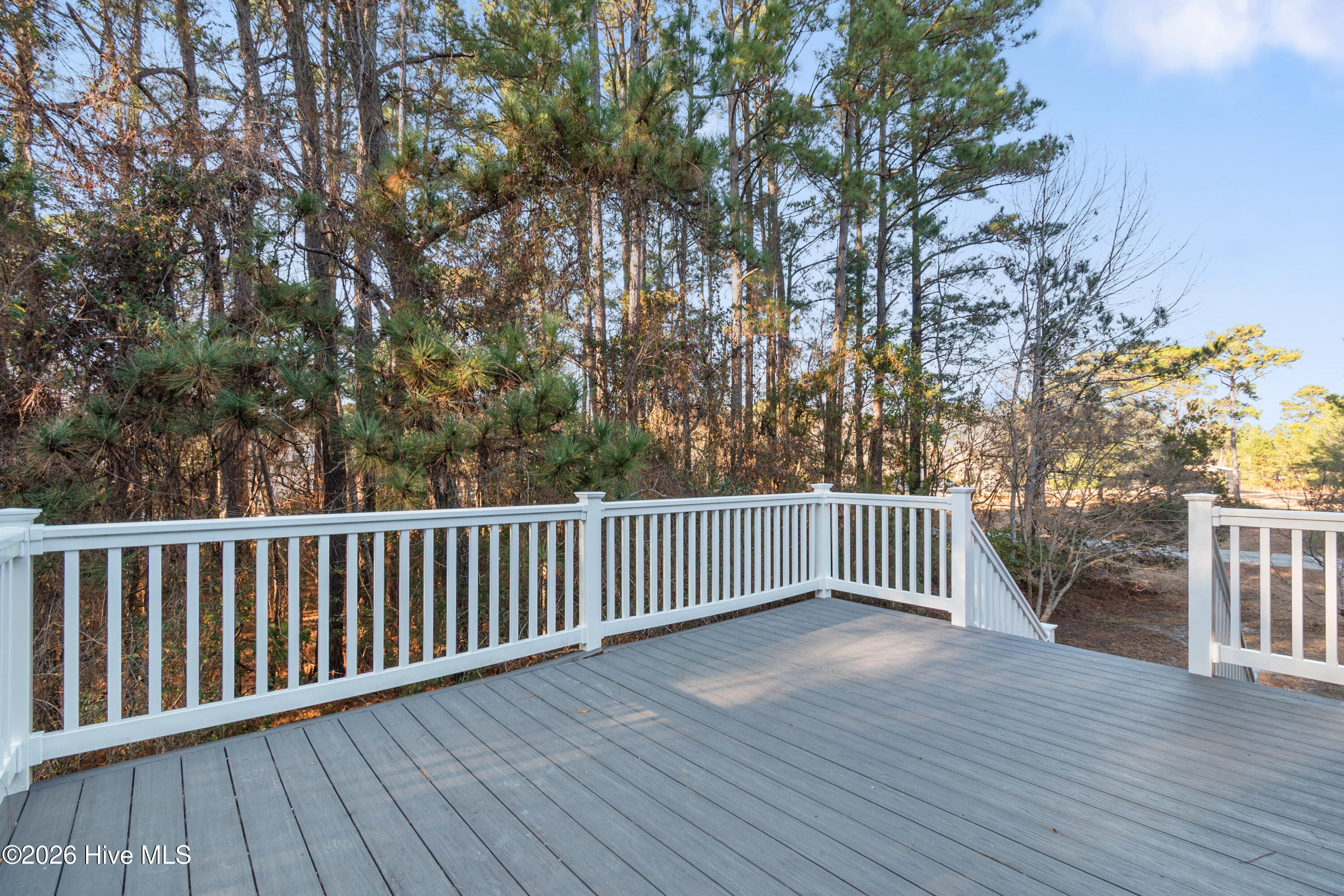 100549845 | Photo 24