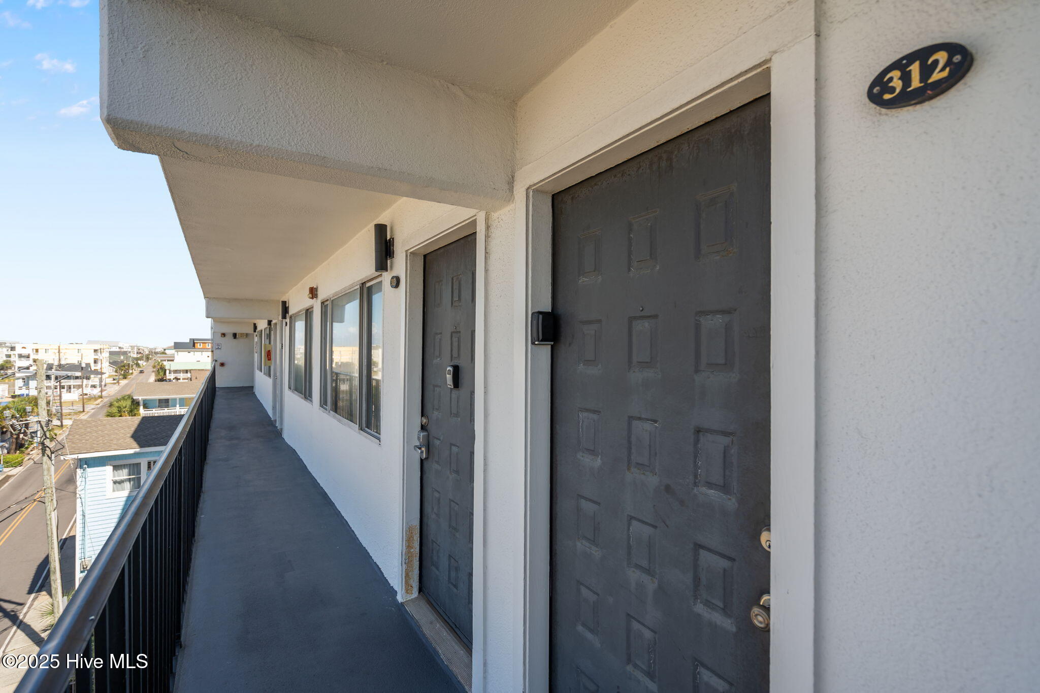 100535263 | Photo 21