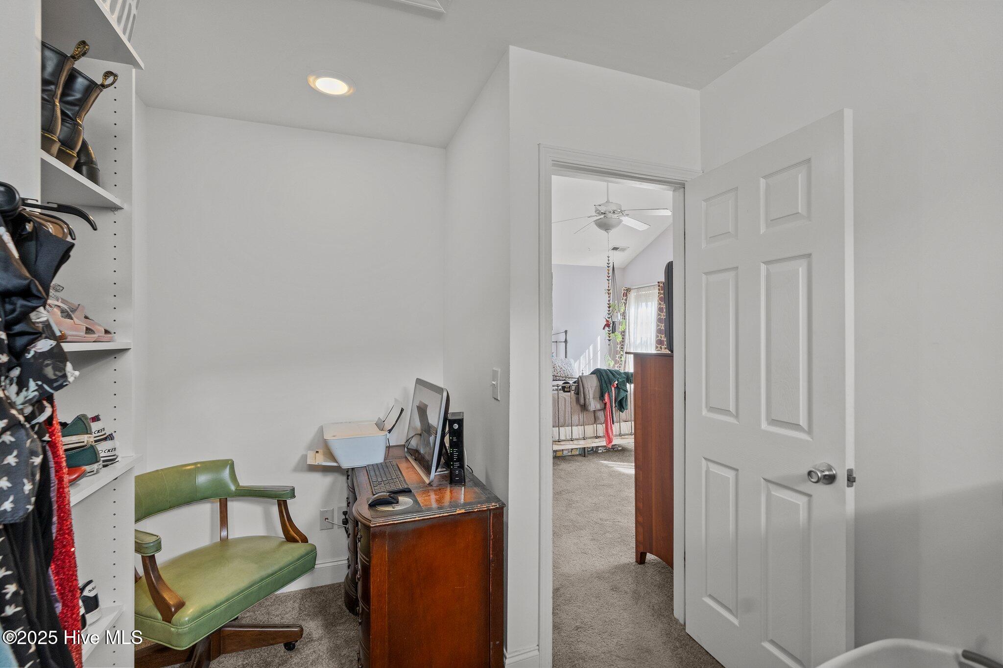 100504598 | Photo 21