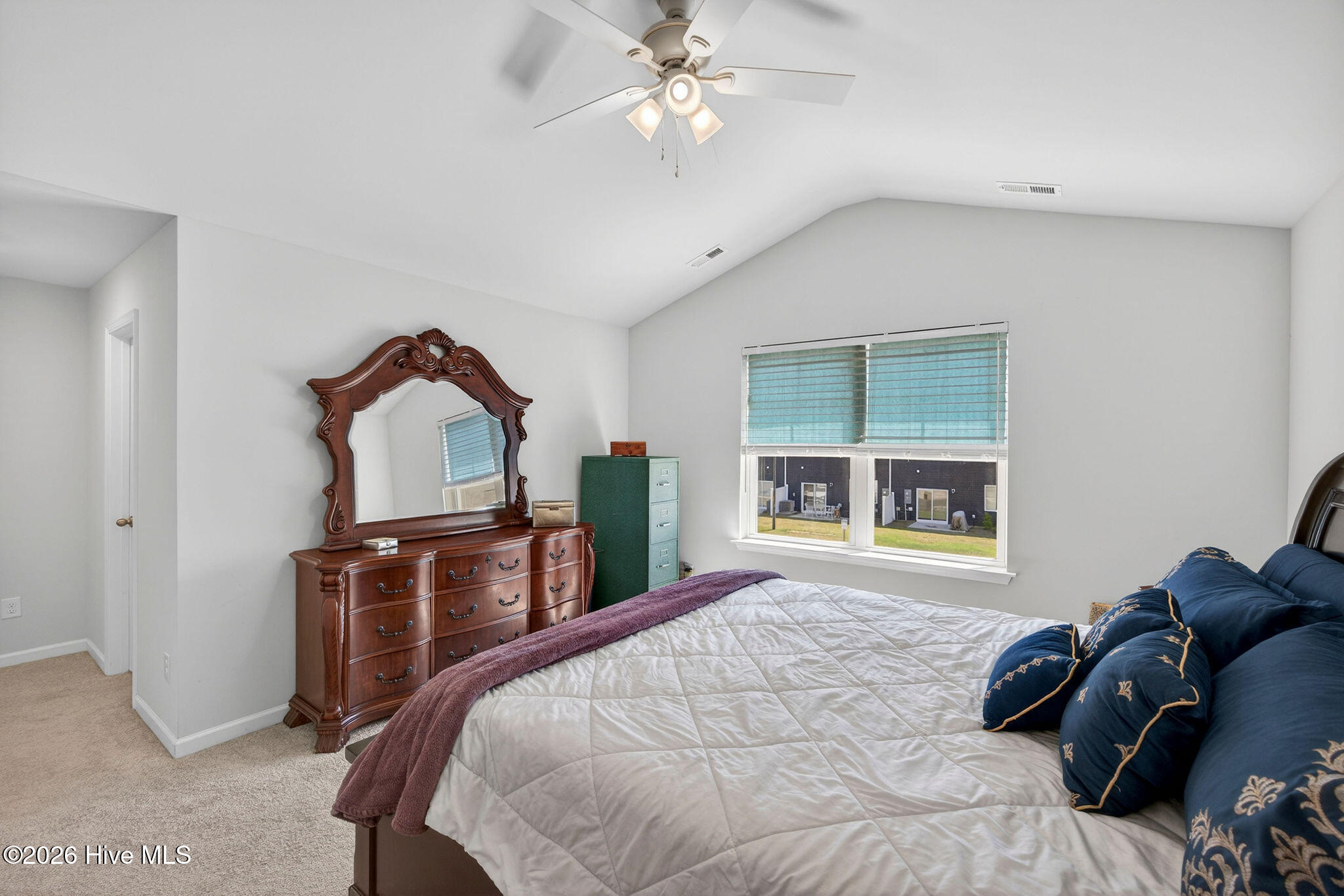 100570180 | Photo 26