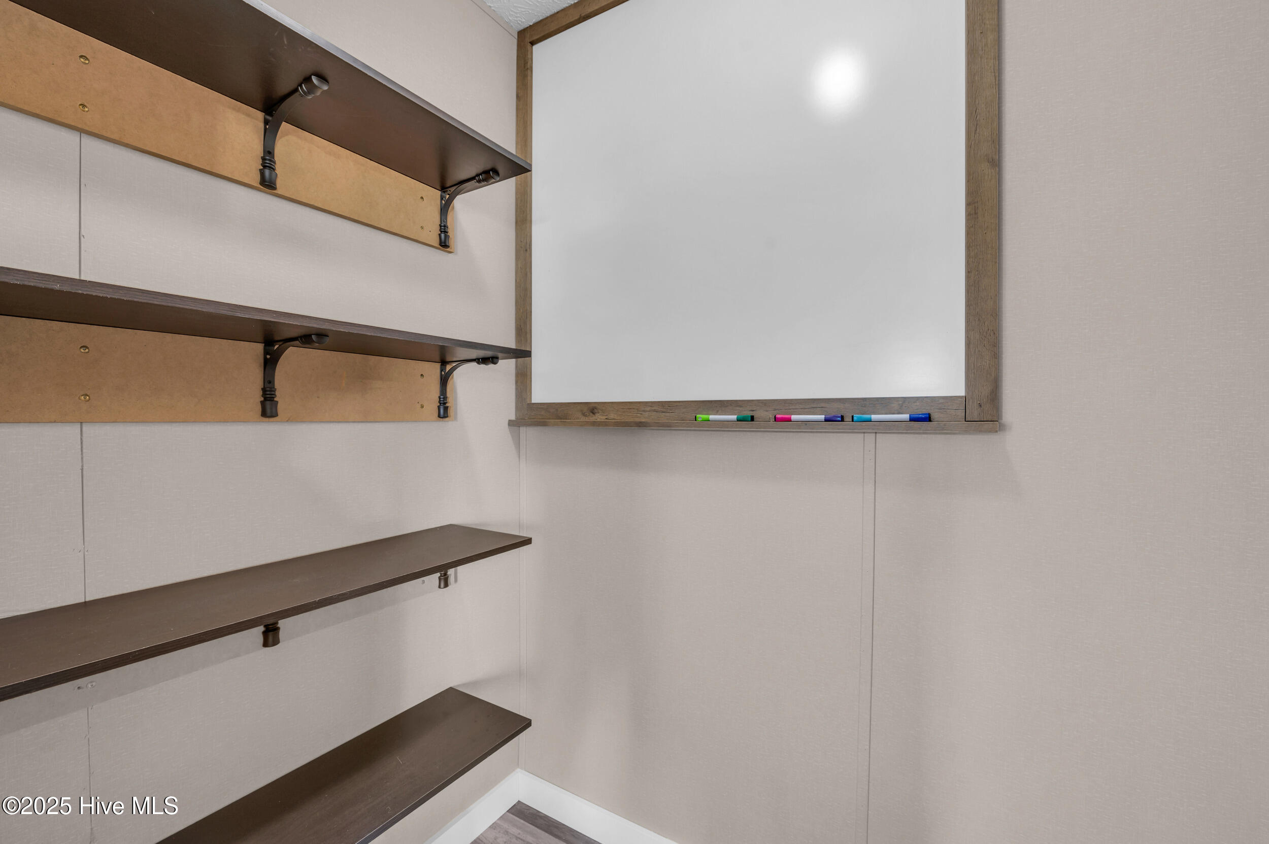 100540708 | Photo 24