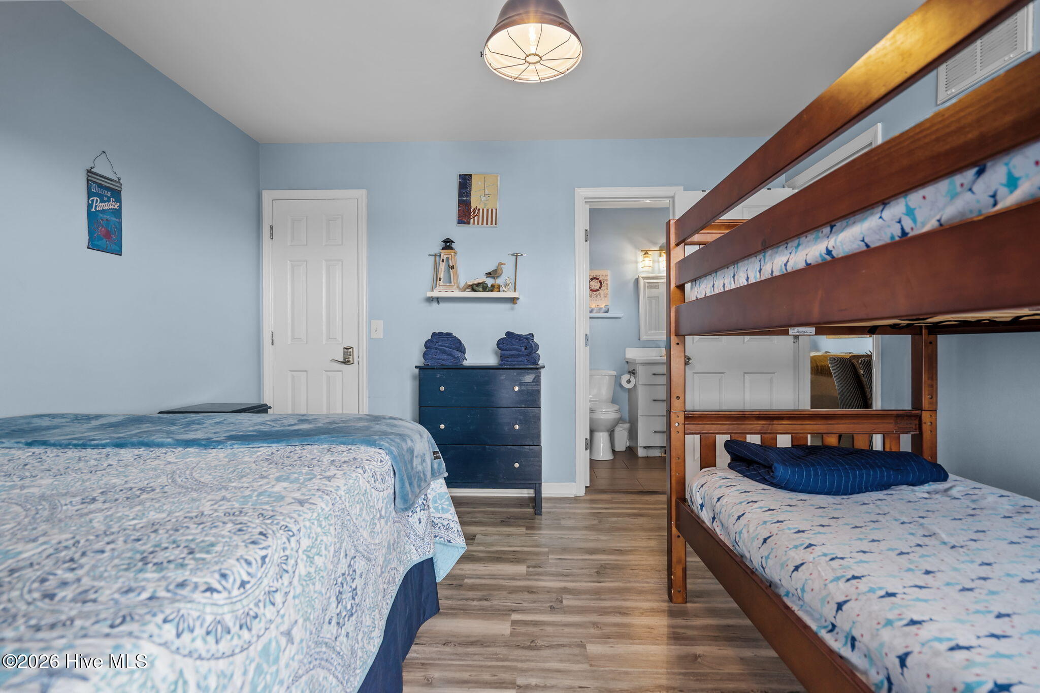 100547244 | Photo 43