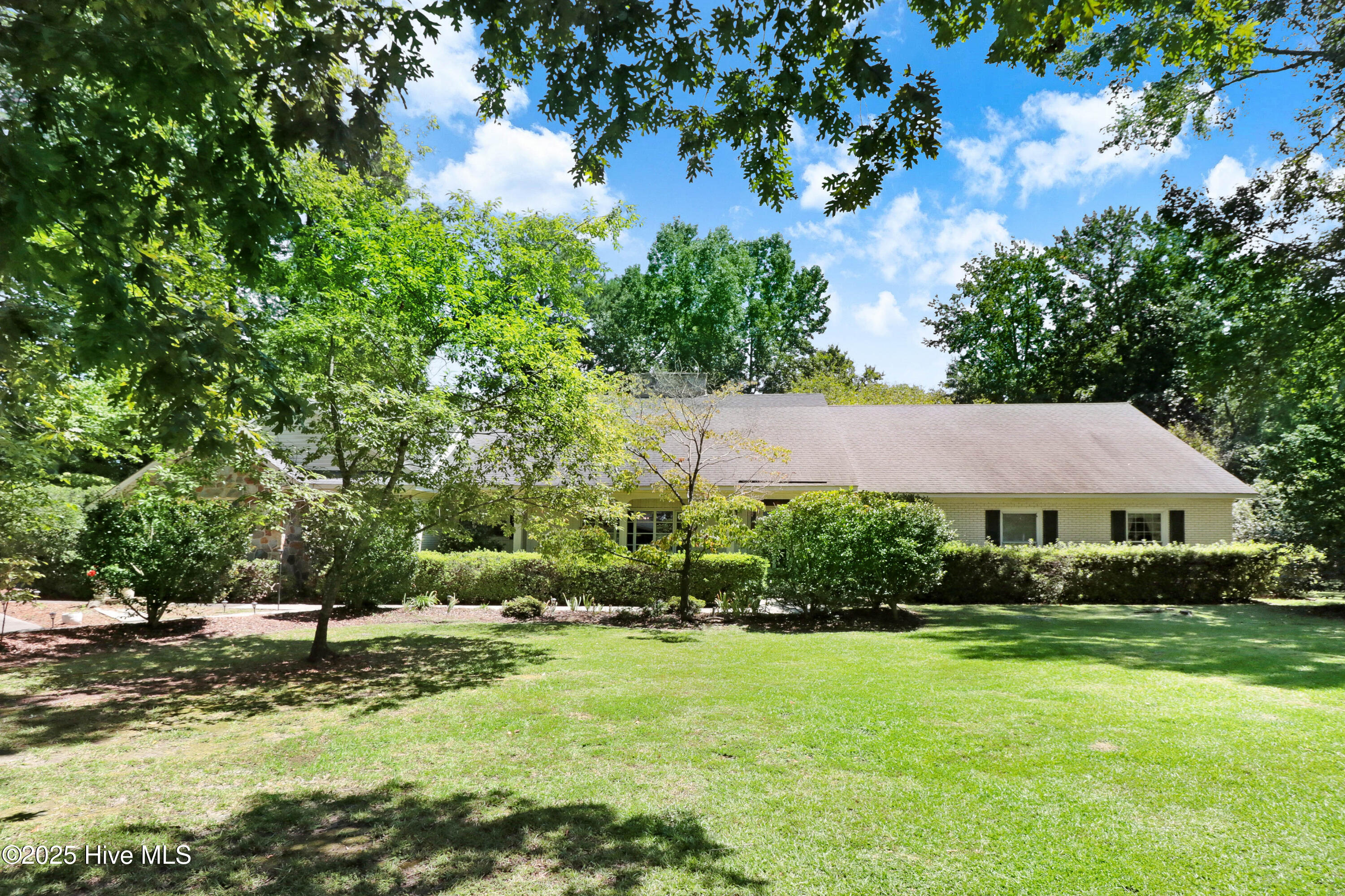 Homes for sale in Kinston, NC | 1601 Cambridge Dr, Kinston, NC 28504 | MLS# 100526325