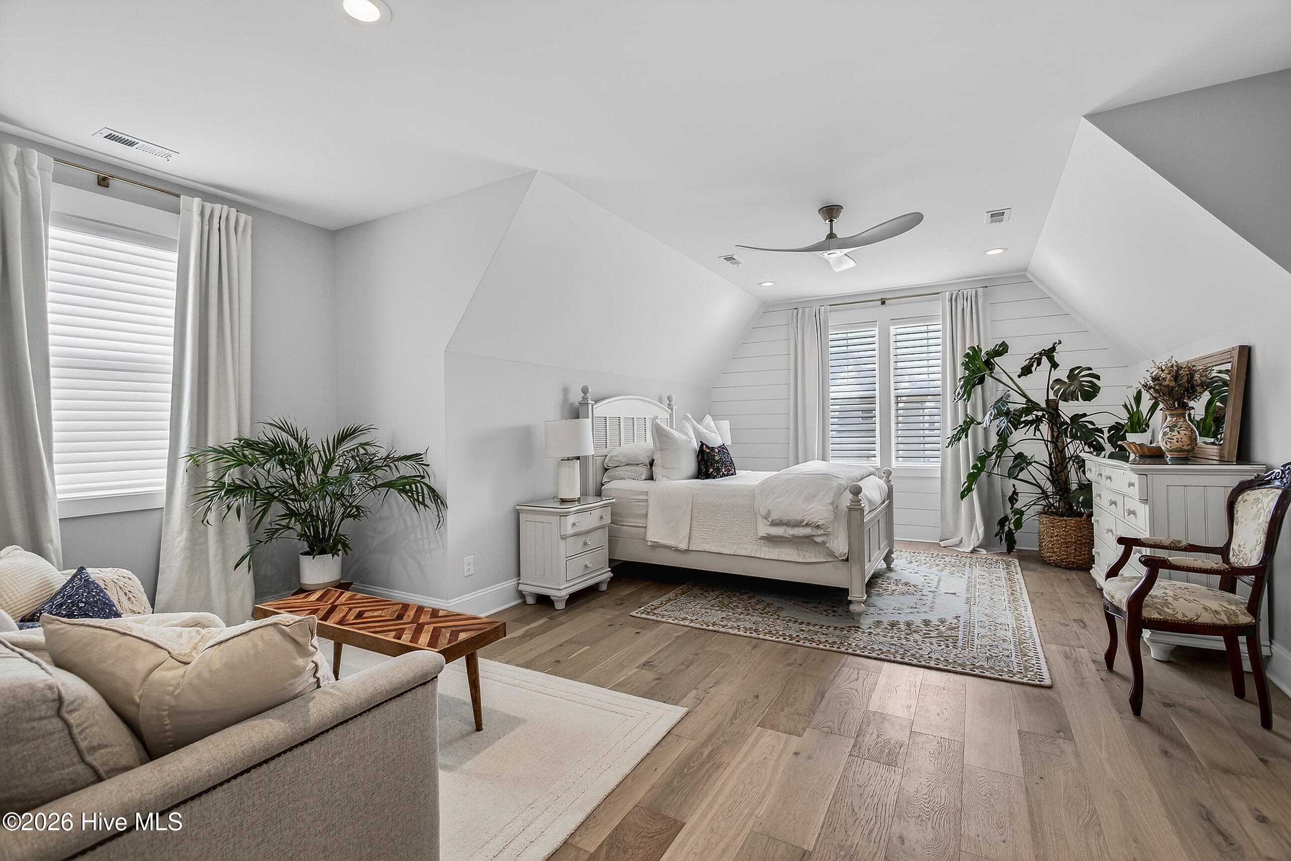 100564541 | Photo 42