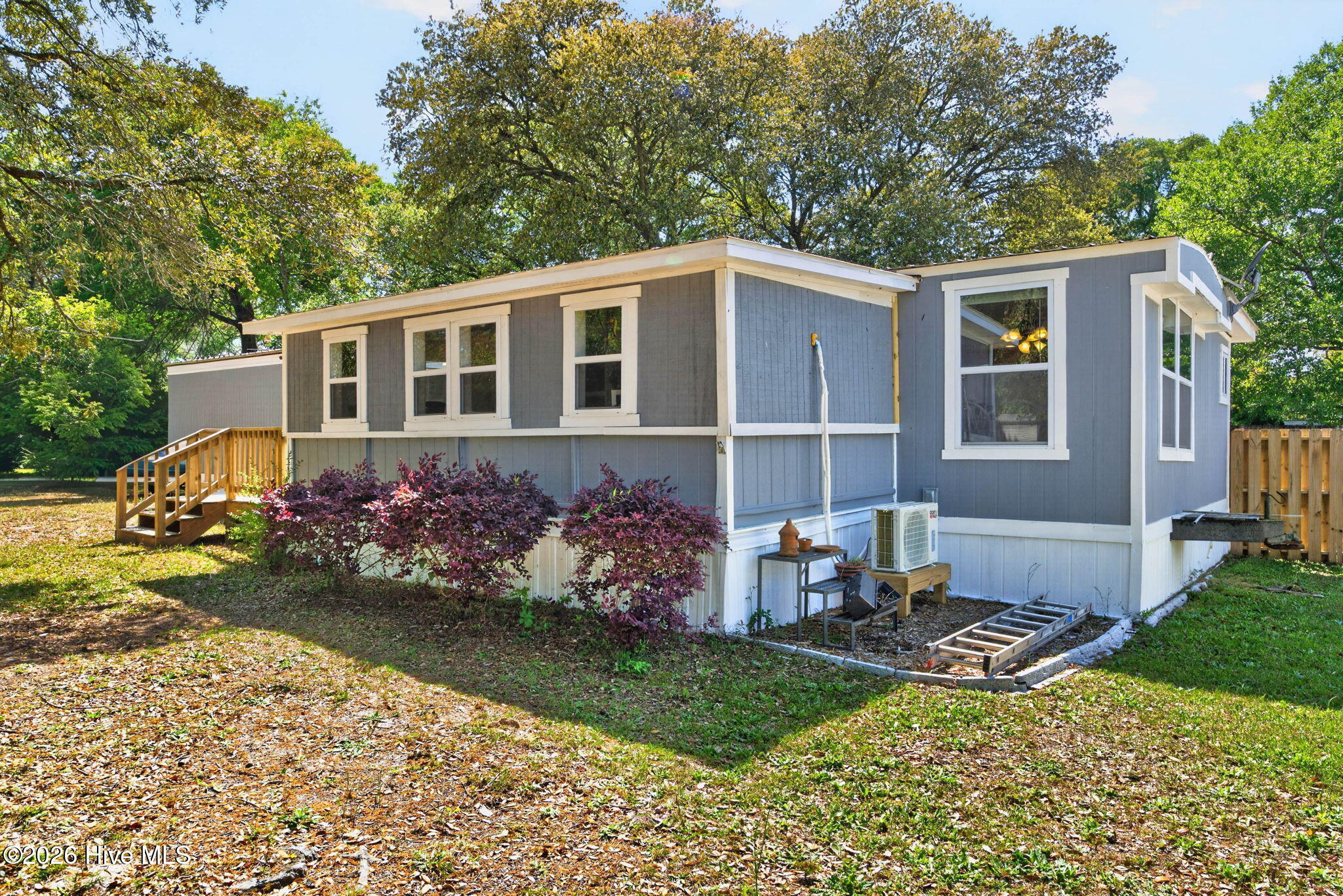 100567850 | Photo 41