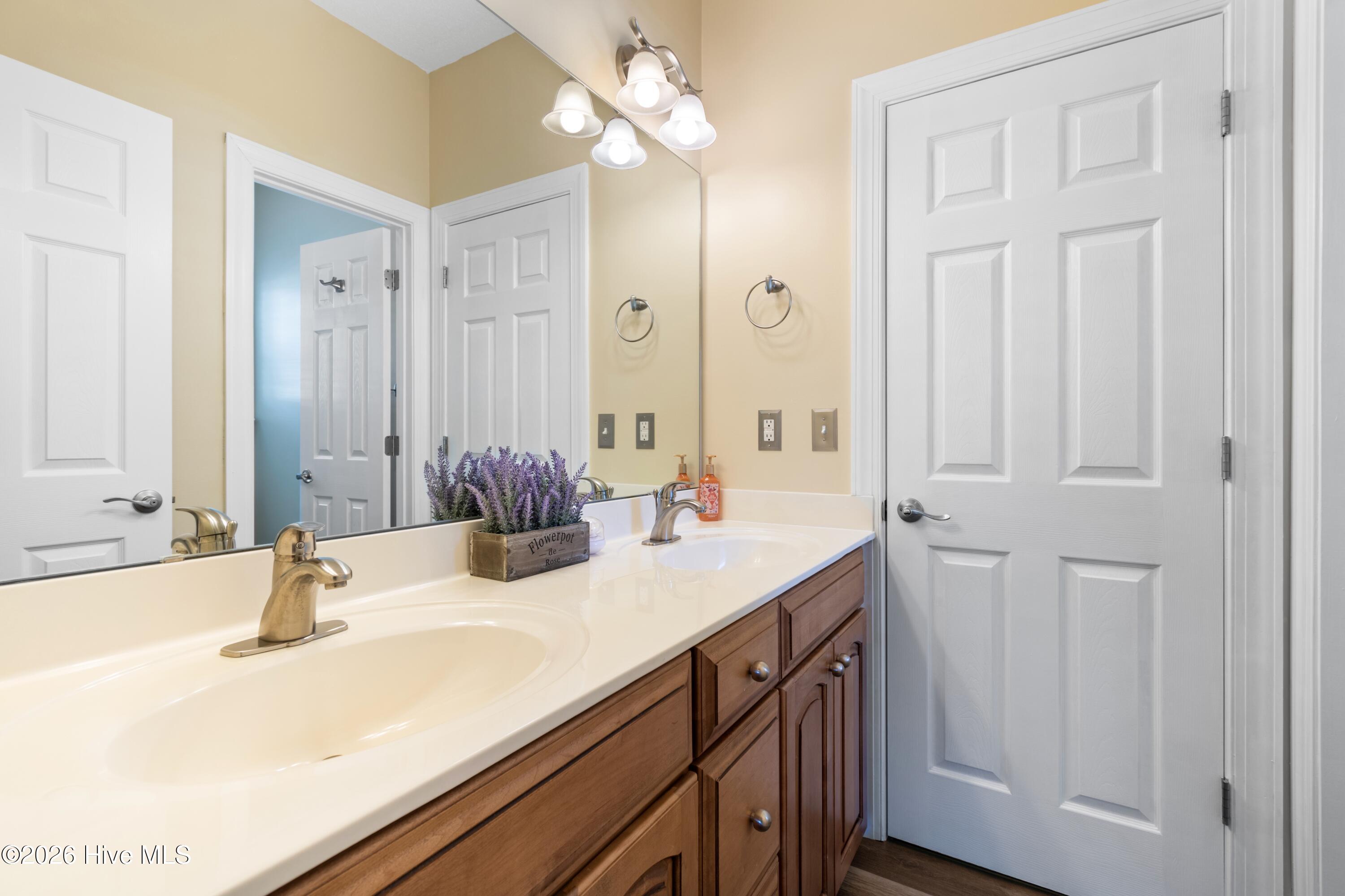 100564906 | Photo 38