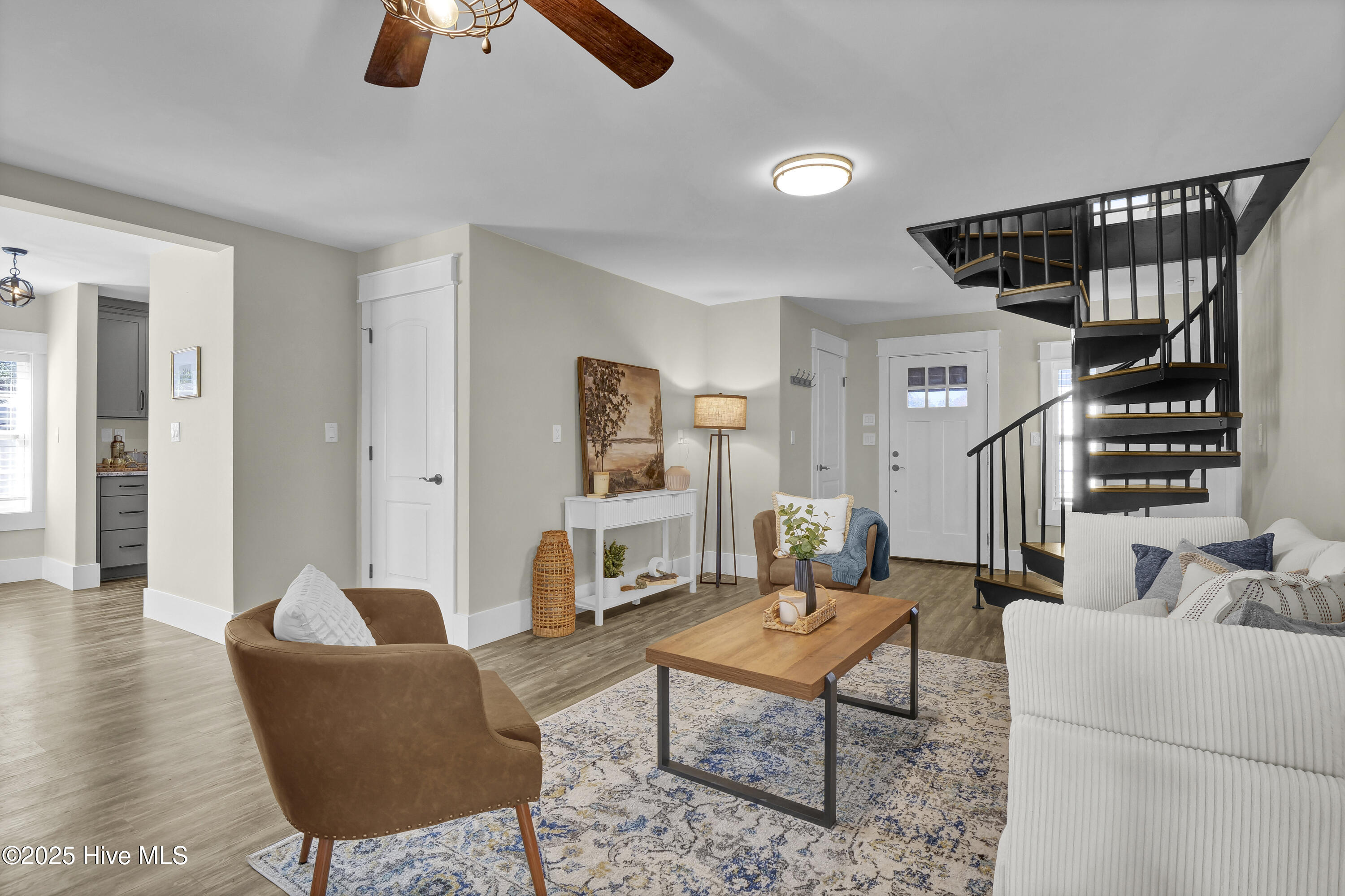 100543040 | Photo 36