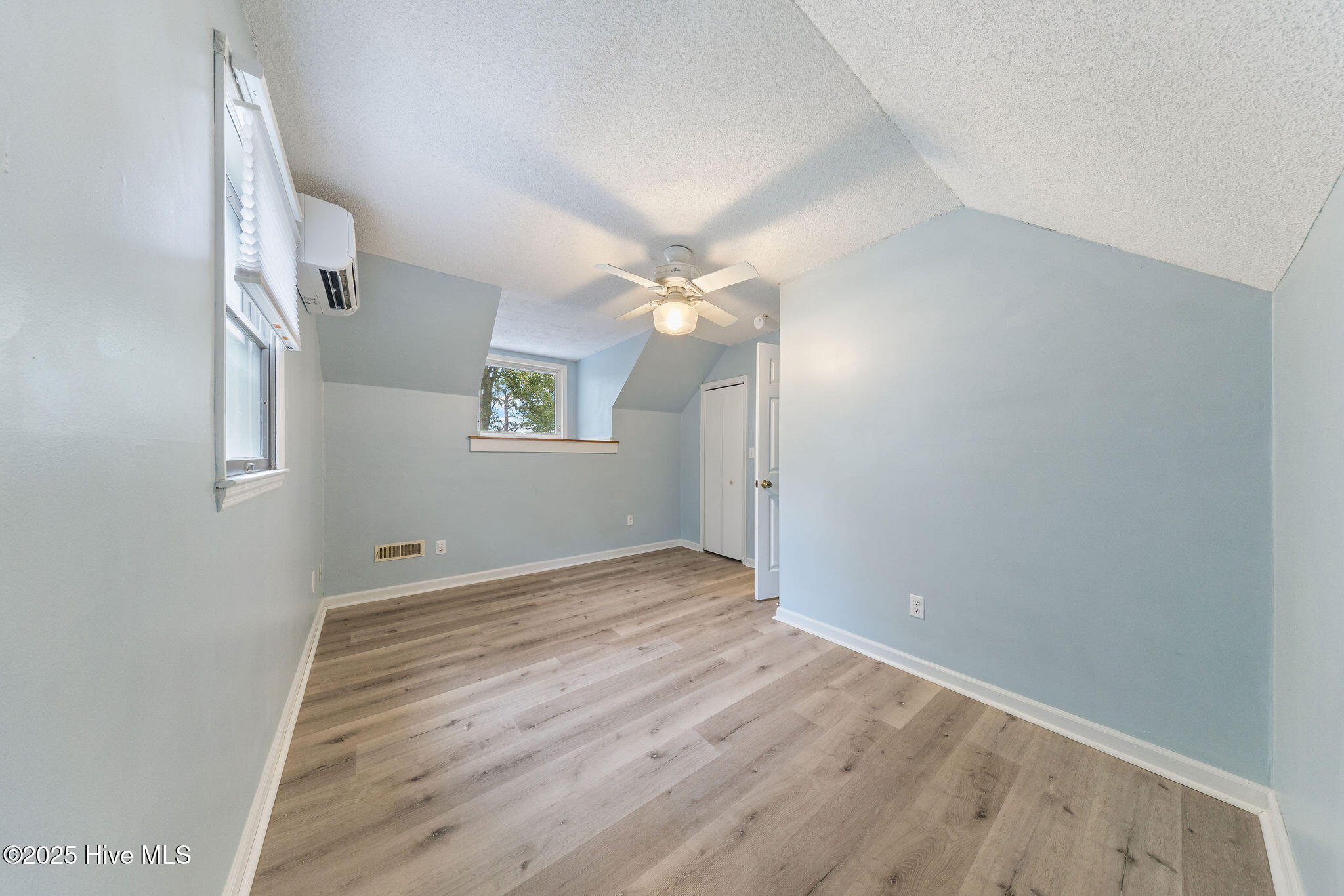 100546976 | Photo 18