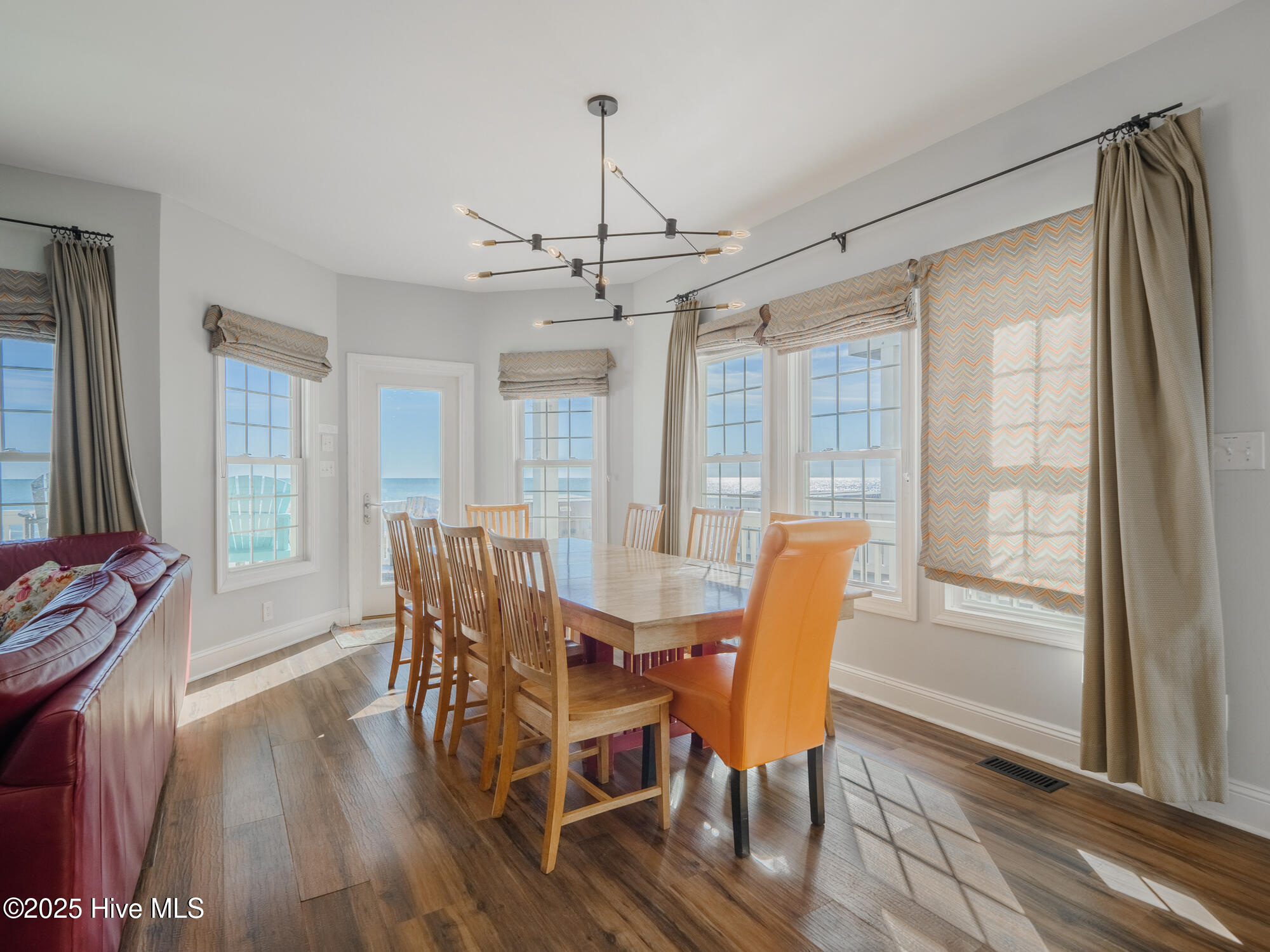 100537355 | Photo 21