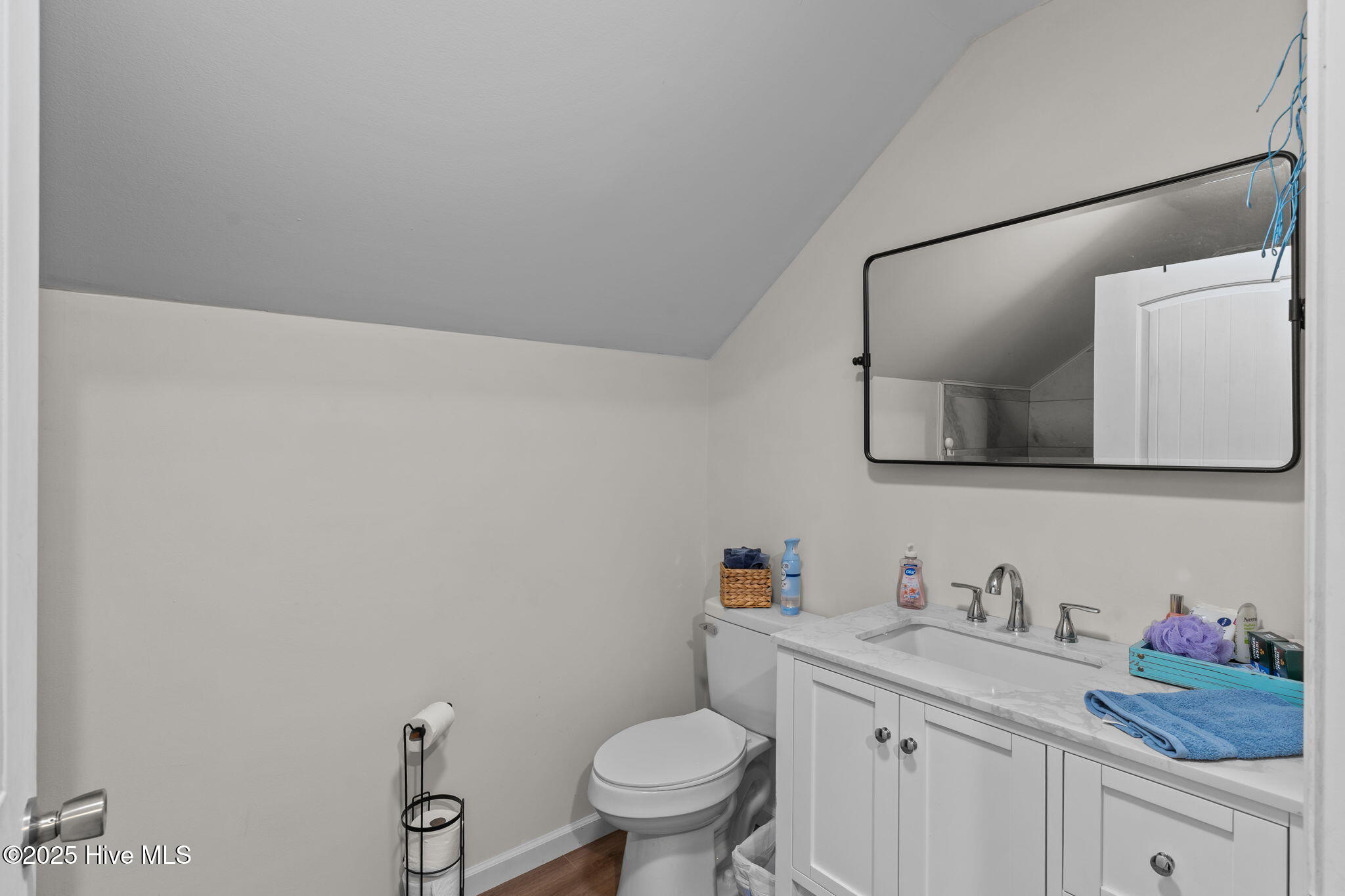 100535377 | Photo 40