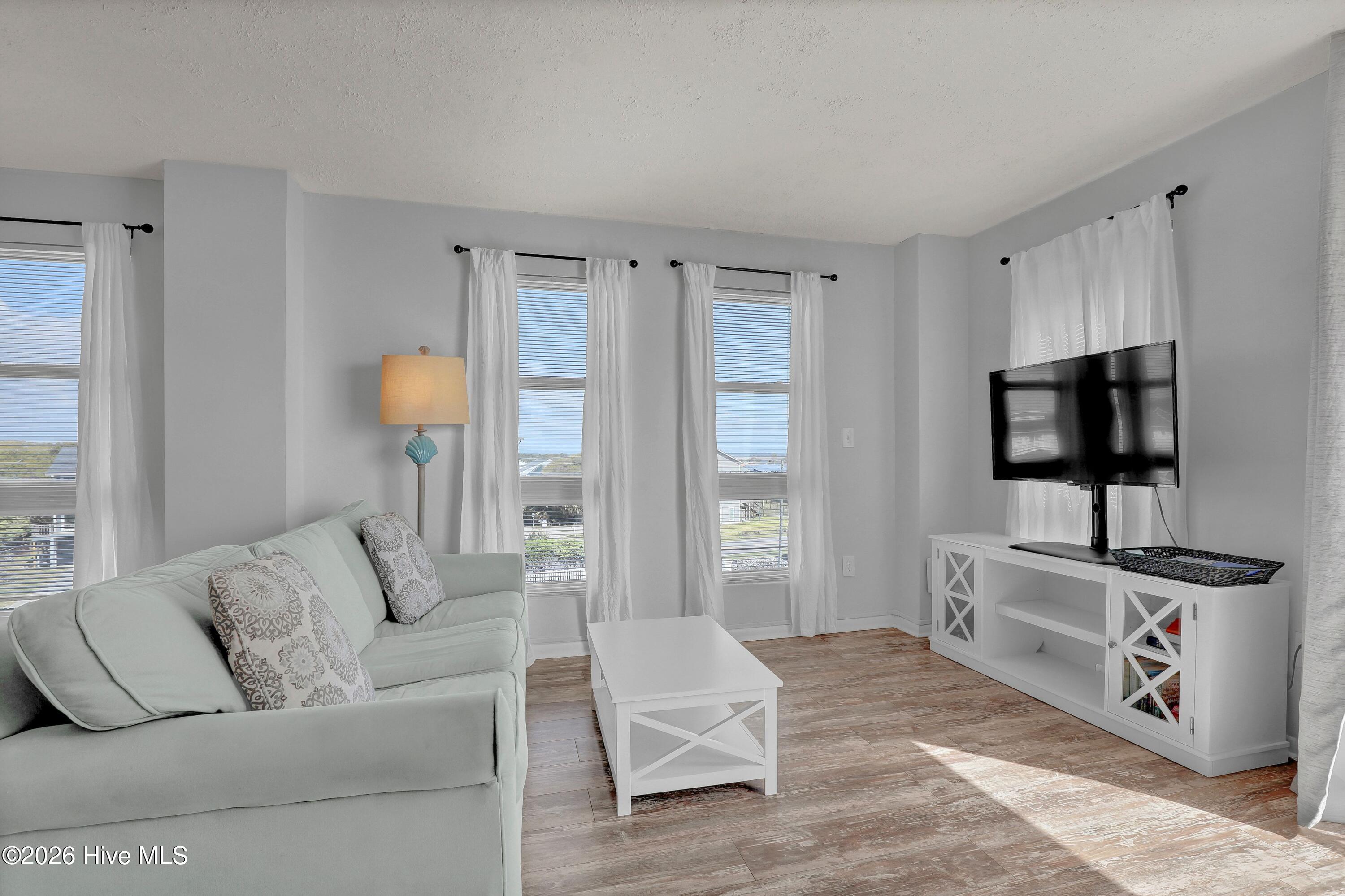 100565249 | Photo 11