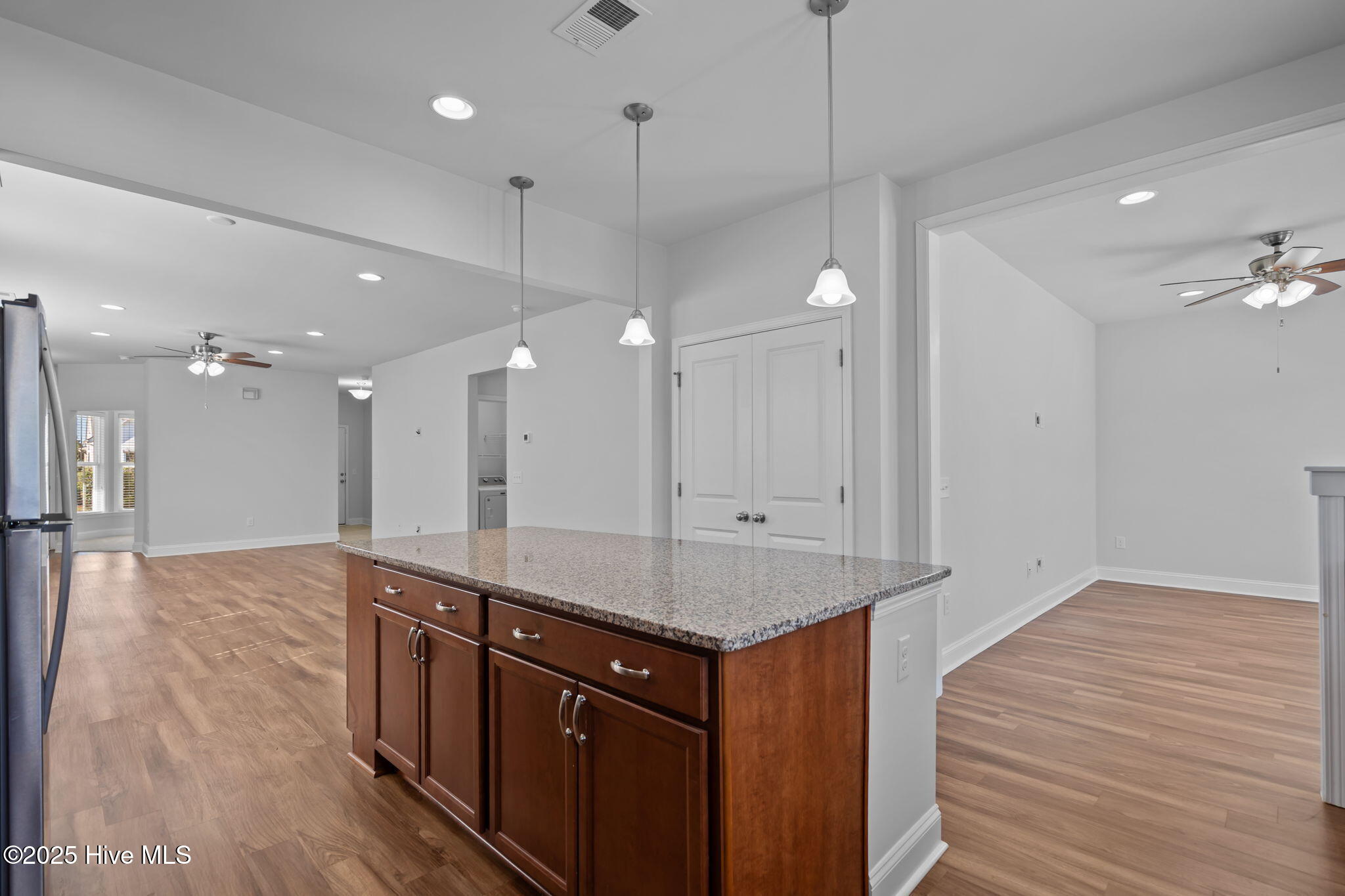 100540336 | Photo 31