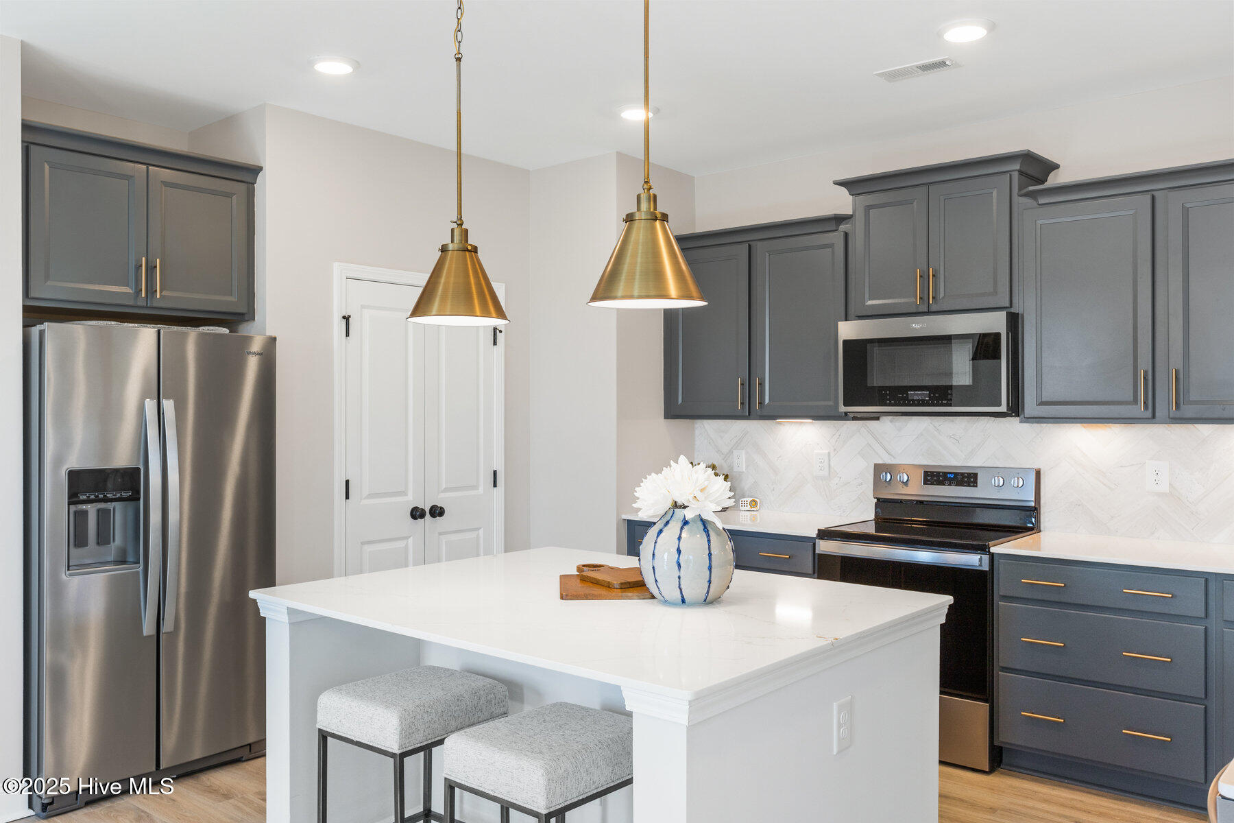 100534018 | Photo 28