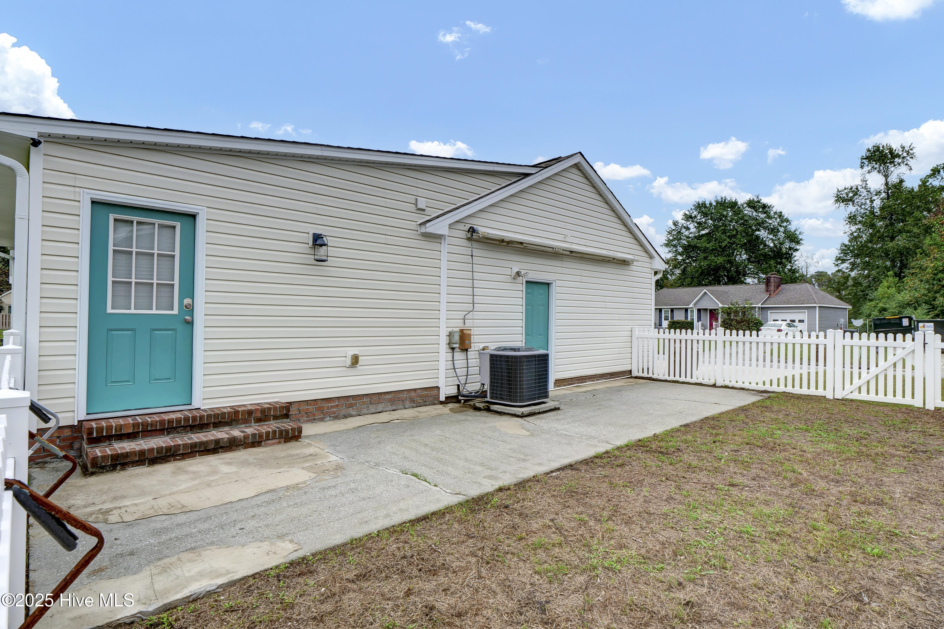 100533460 | Photo 32