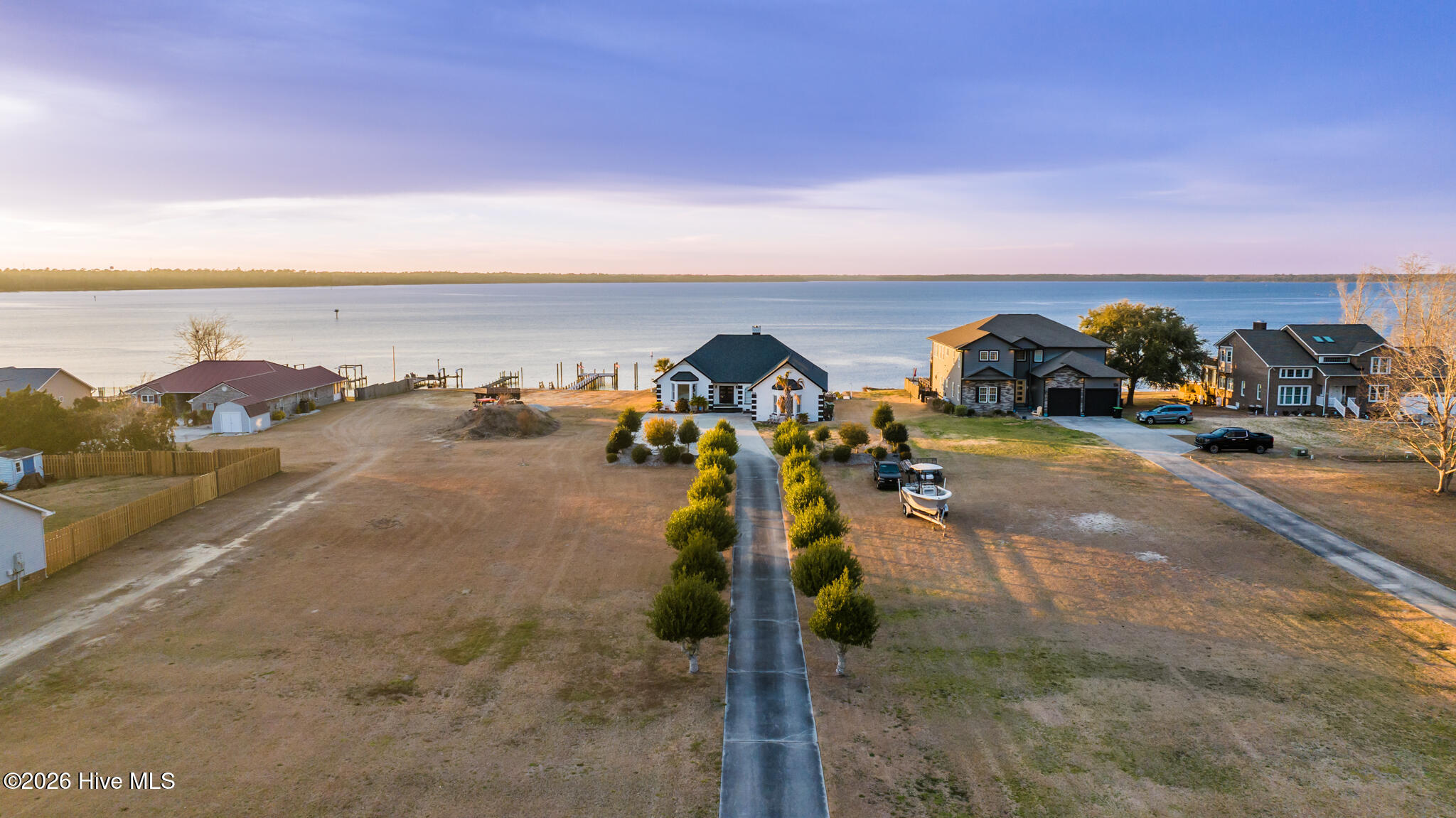 100556044 | Photo 76