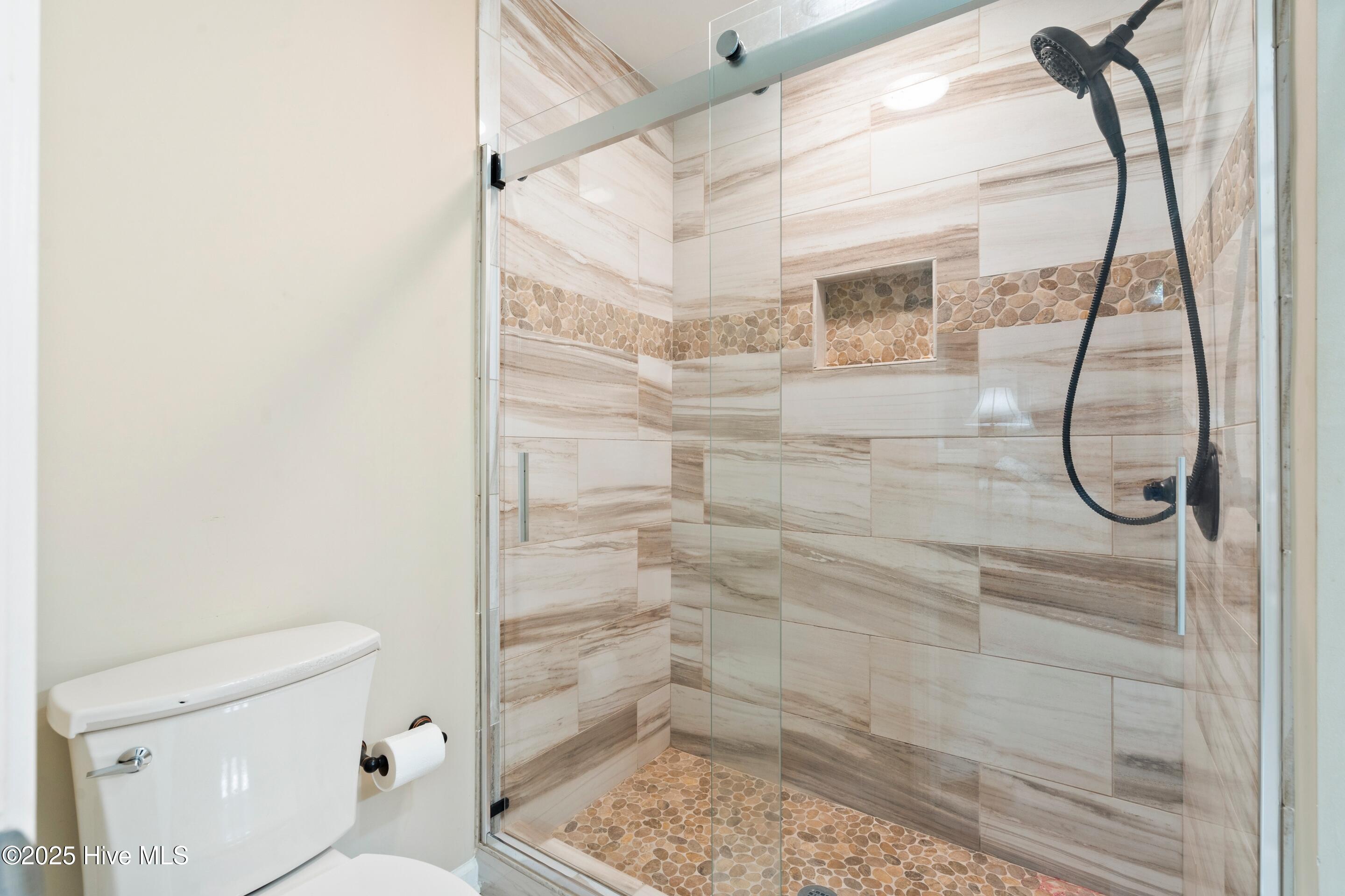 100538310 | Photo 57