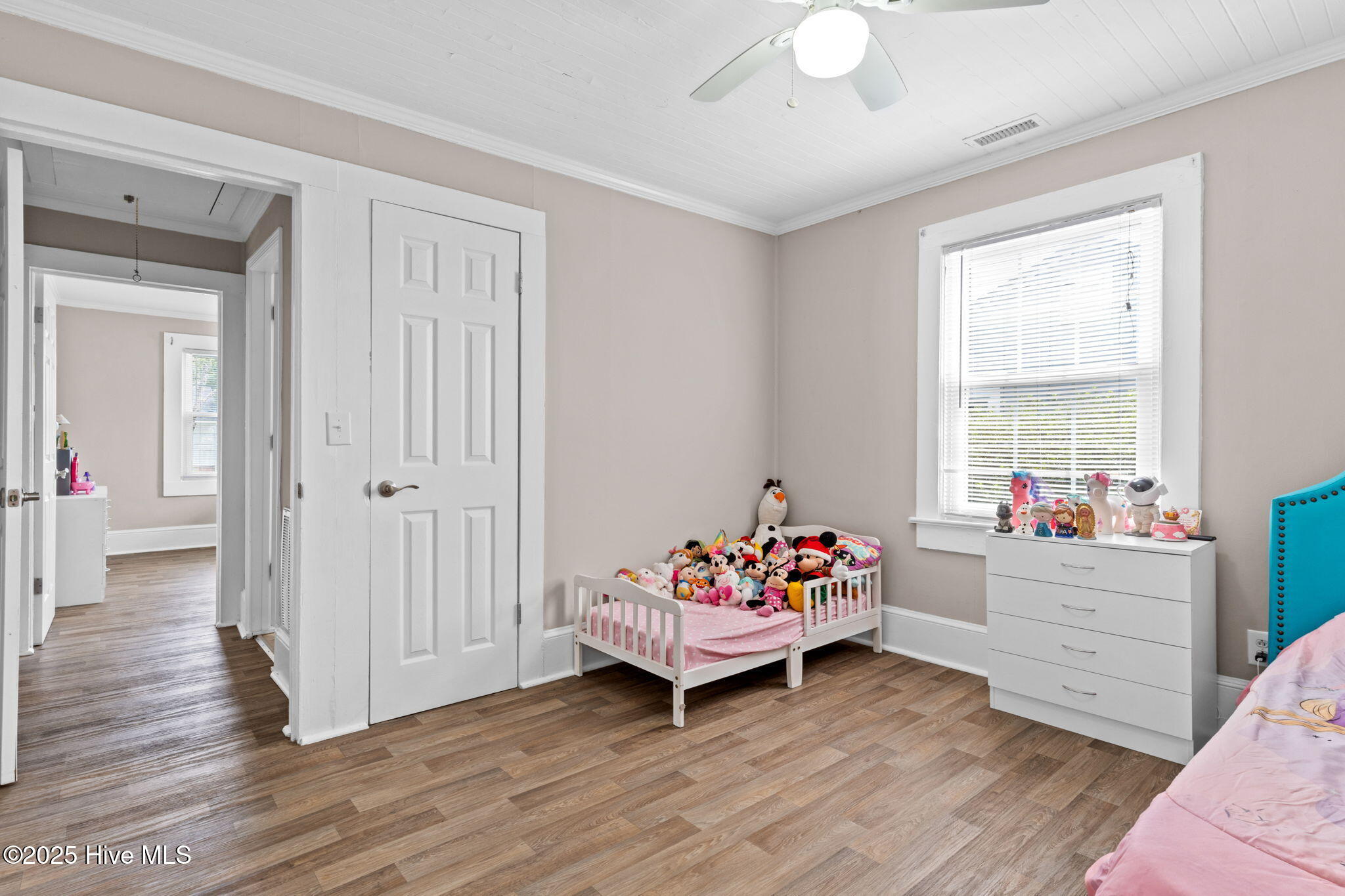 100527355 | Photo 24